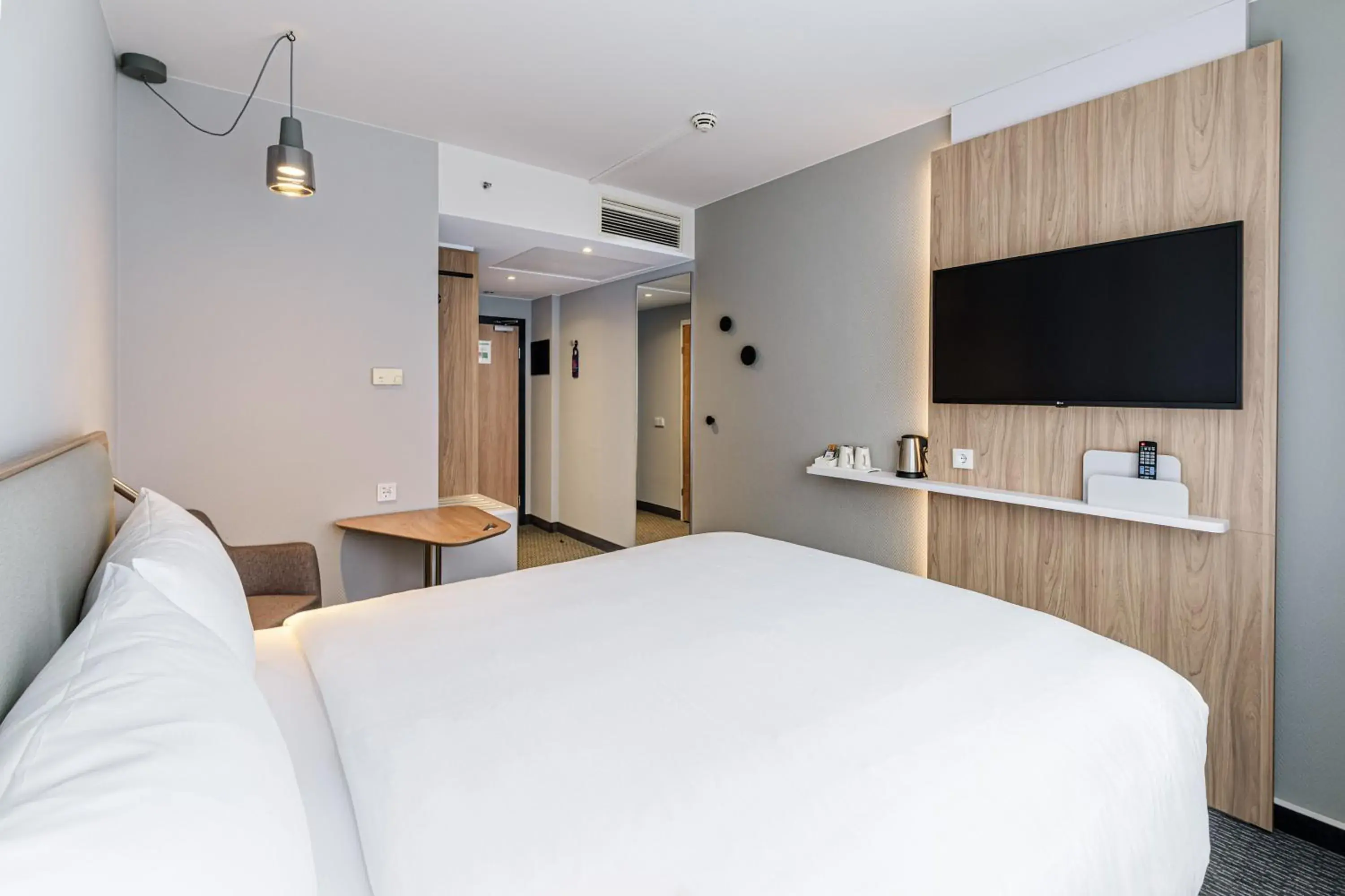 Standard Queen Room in Holiday Inn Express Dresden Zentrum by IHG Standard Queen Room in Holiday Inn Express Dresden Zentrum by IHG