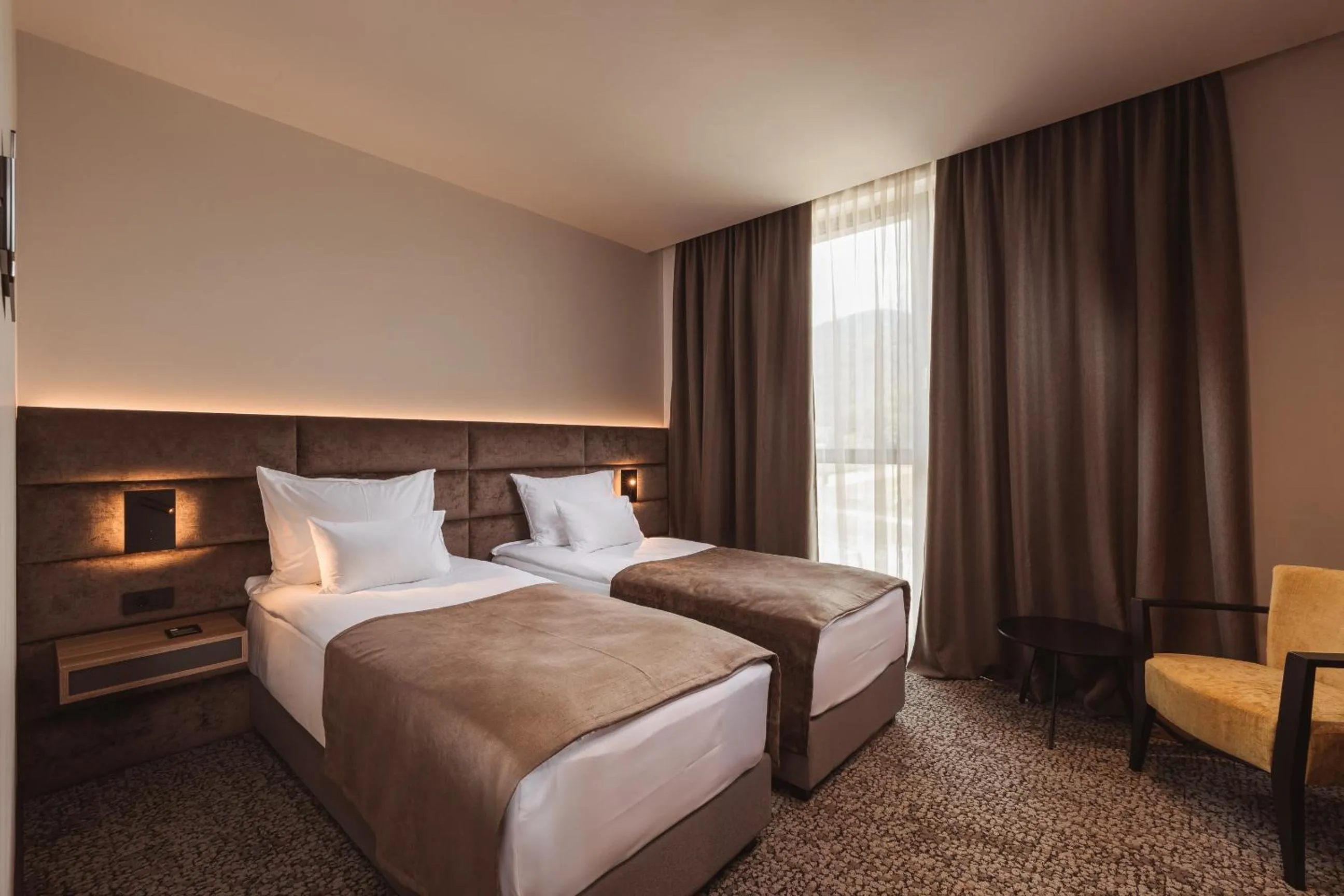 Property building, Bed in Hotel Grof