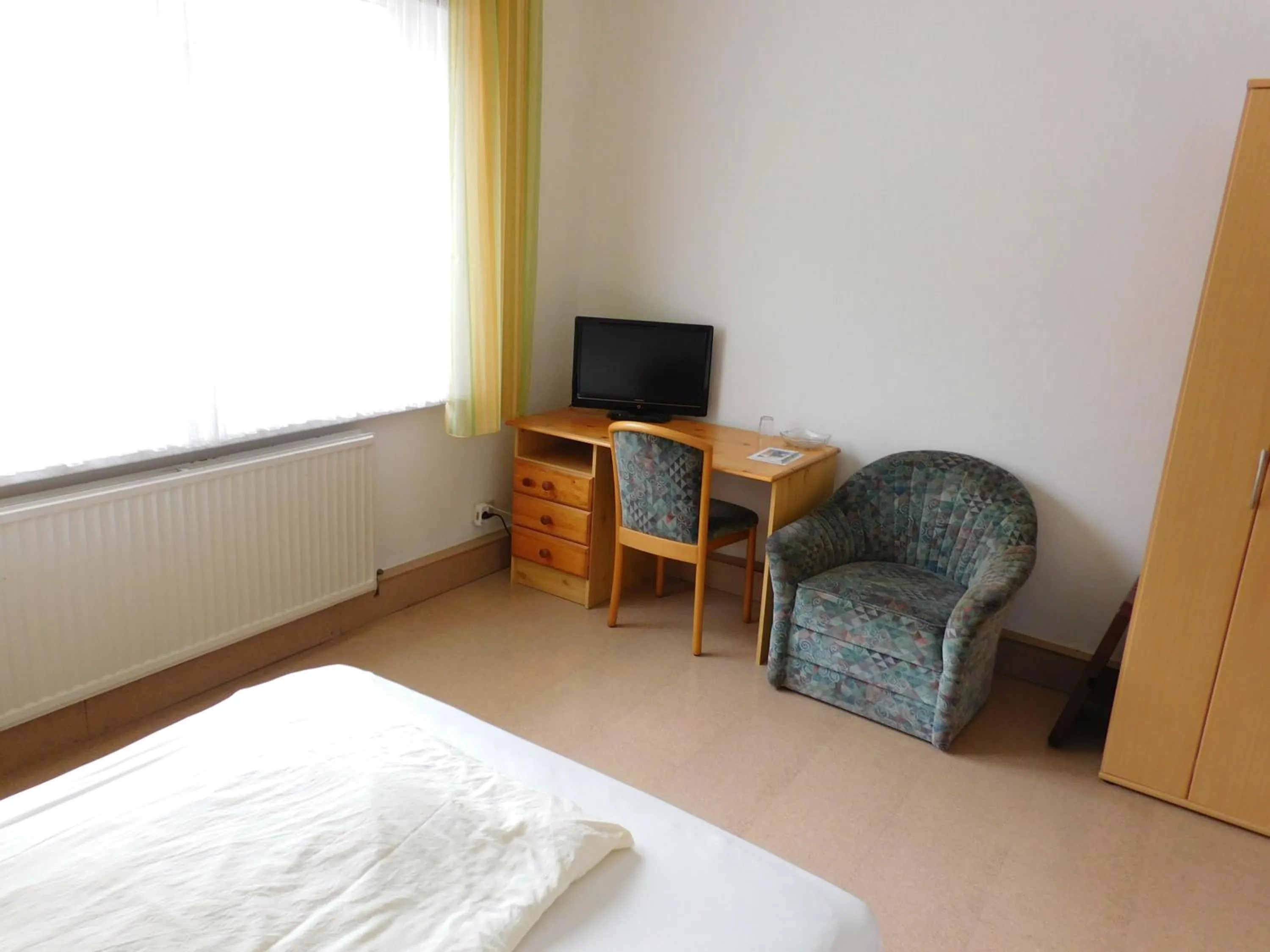 Photo of the whole room, Bed in Hotel Pension am Kurmittelhaus