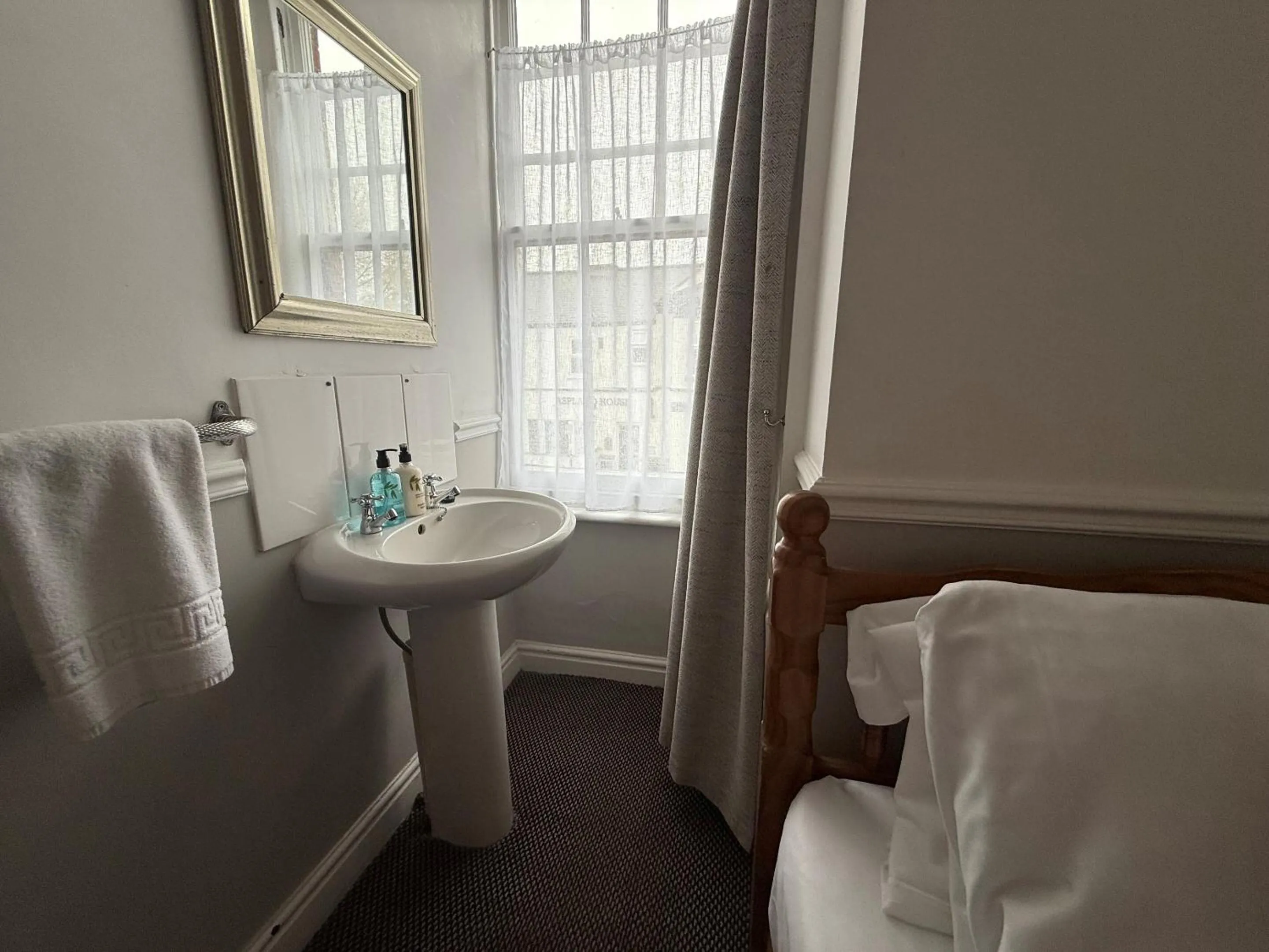 Bedroom, Bed in Central Hotel