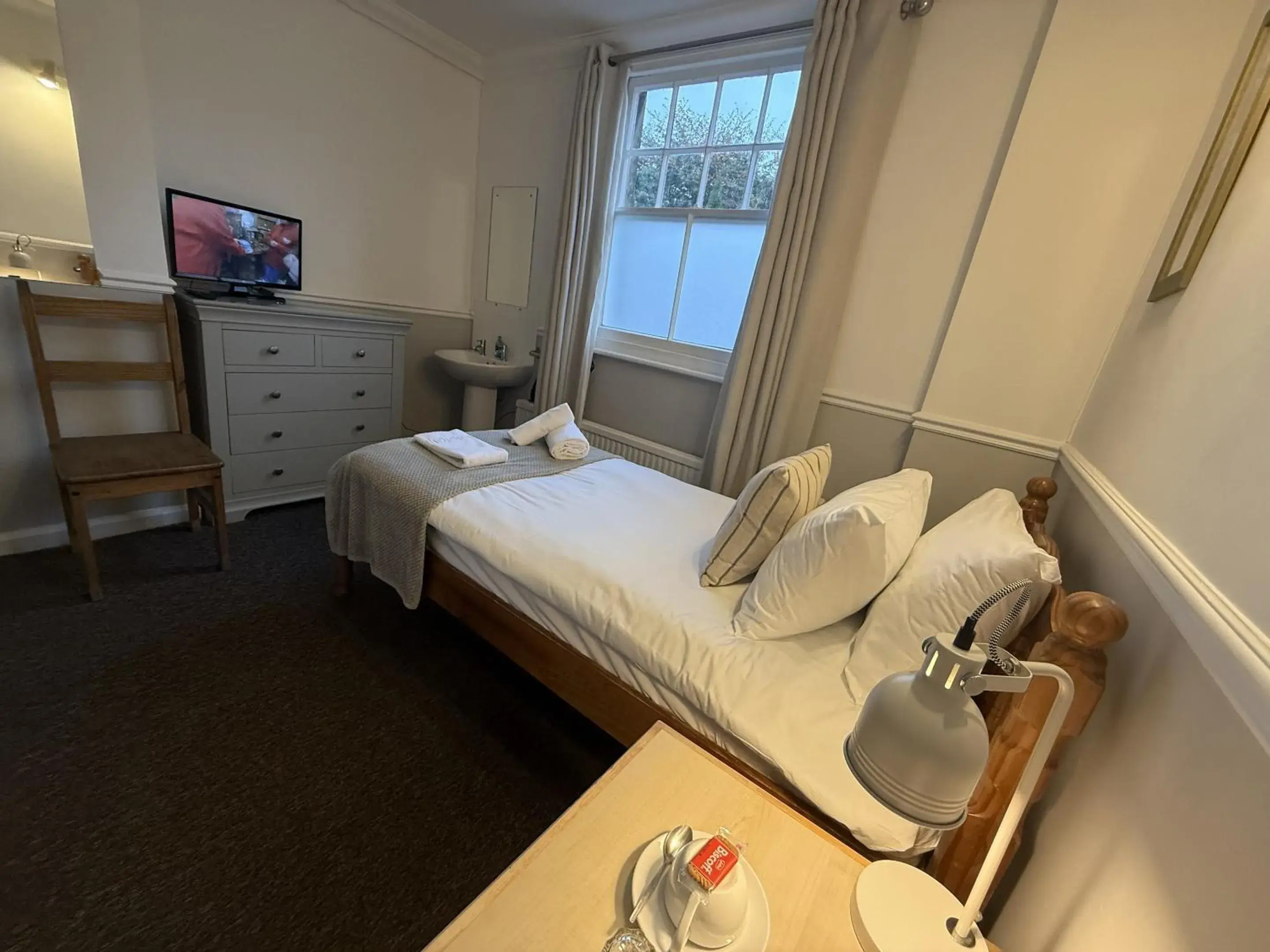 Standard Single Room with Shared Bathroom - single occupancy in Central Hotel Standard Single Room with Shared Bathroom - single occupancy in Central Hotel