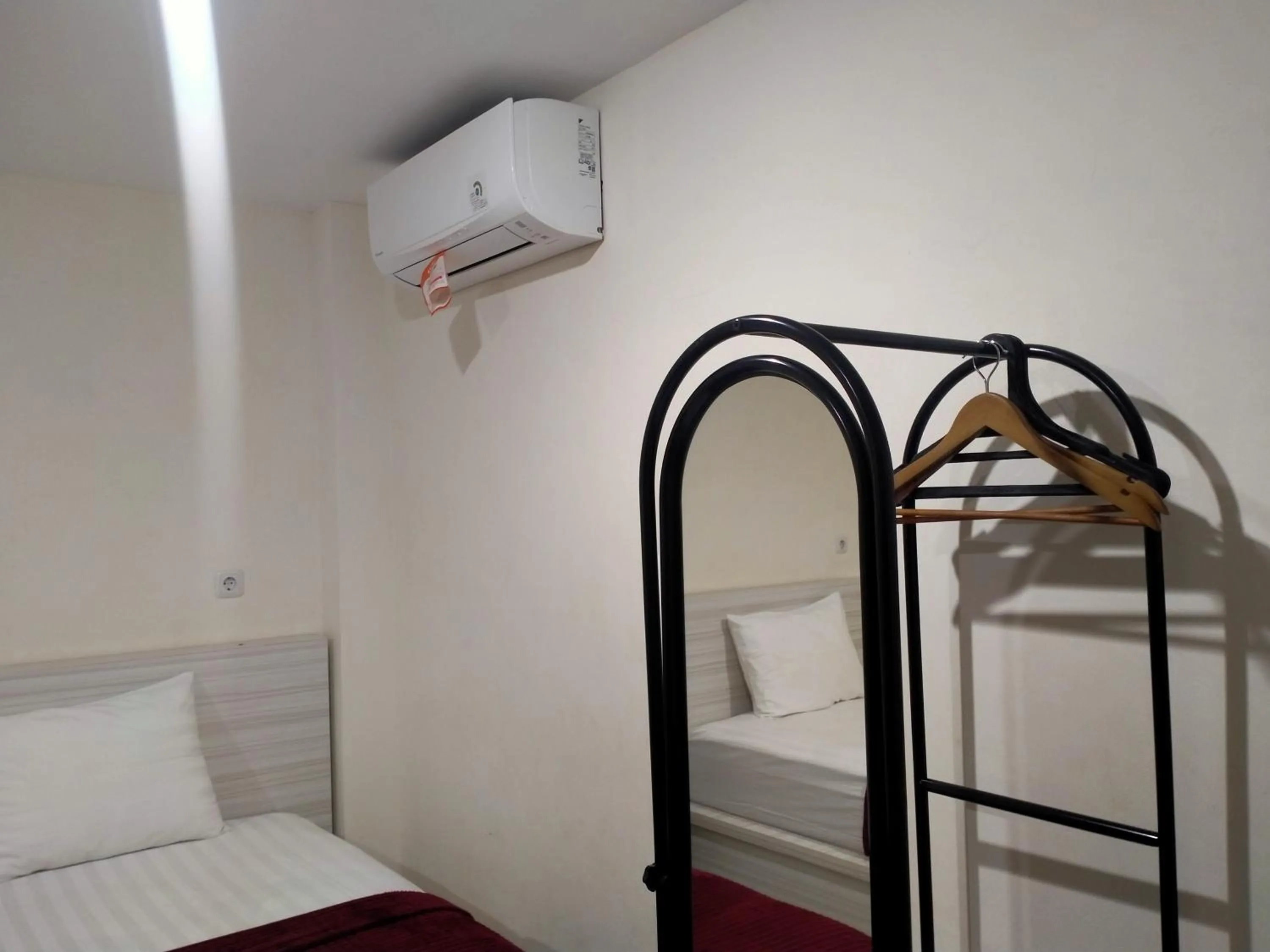 Bed in GRANADA INN PALU