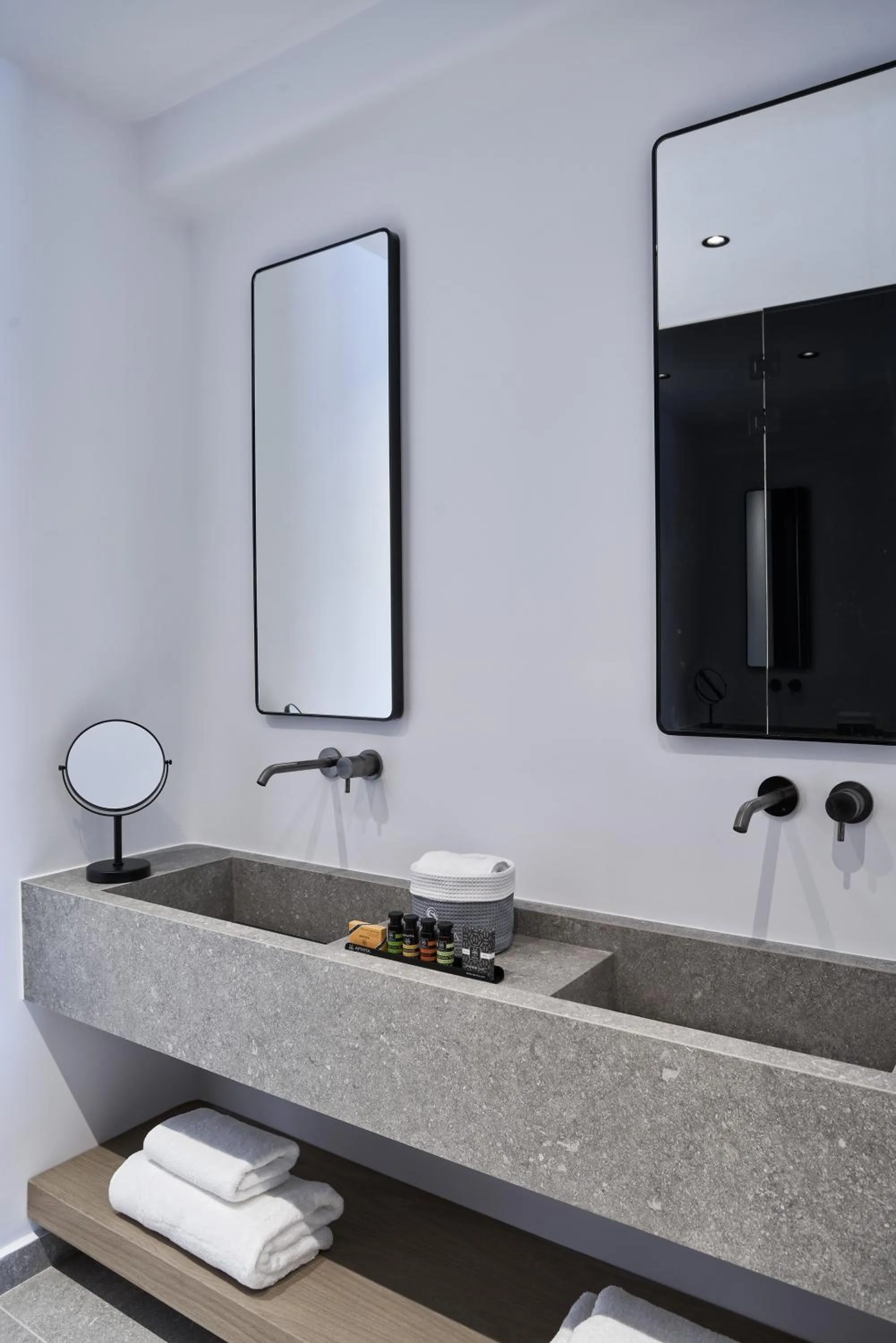 Toilet in SantAnna Luxury Suites