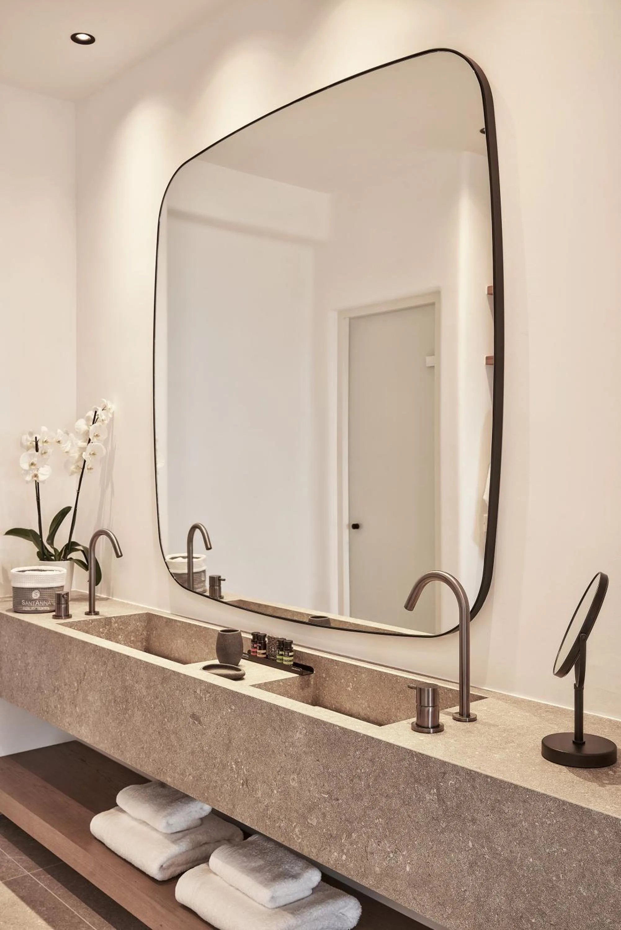 Bathroom in SantAnna Luxury Suites