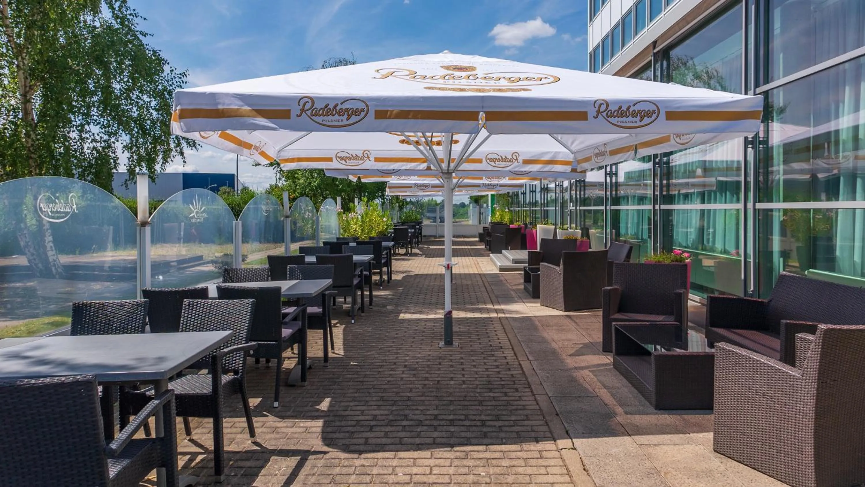 Restaurant/places to eat in Holiday Inn Berlin Airport - Conference Centre by IHG