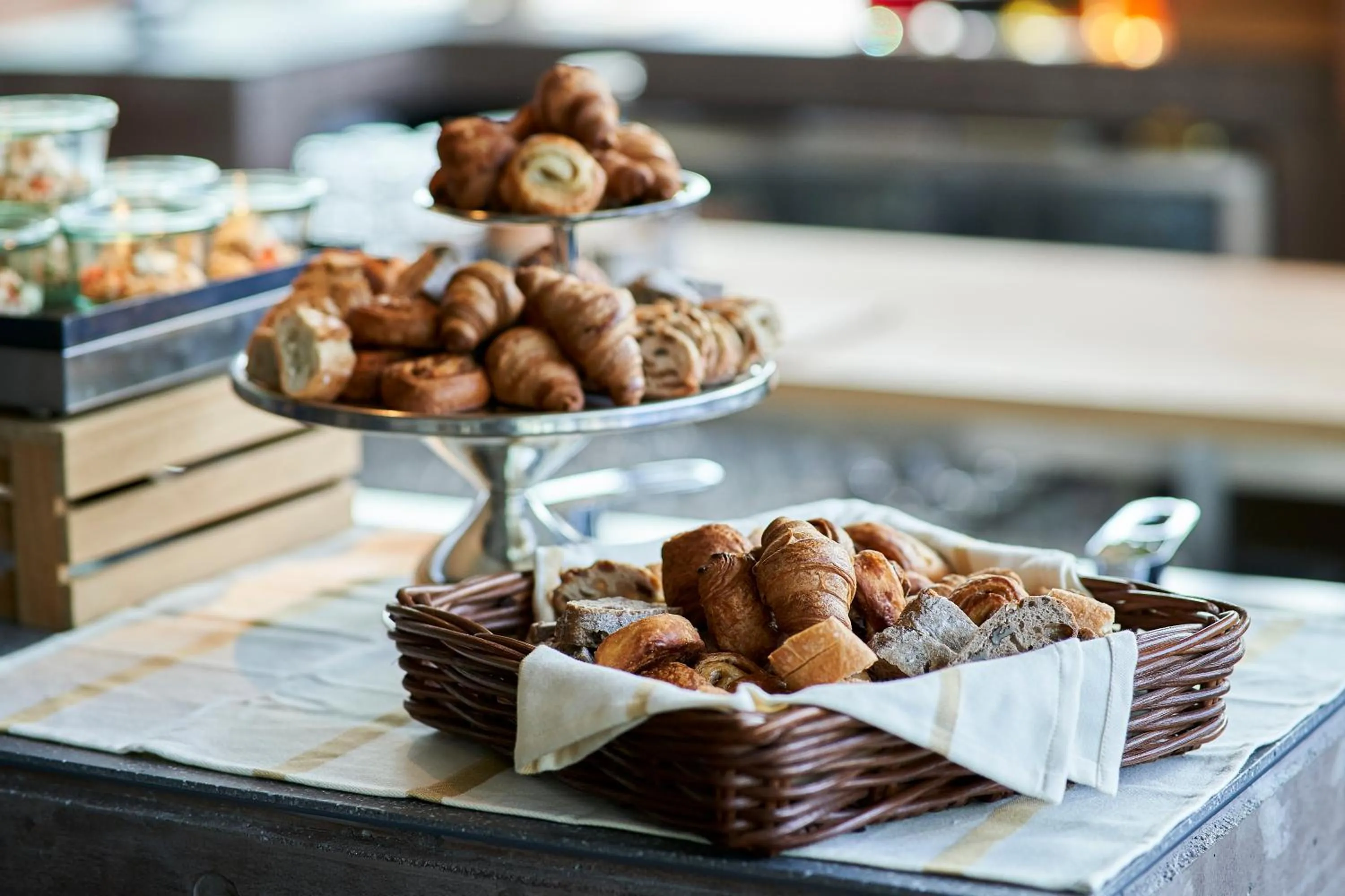 Restaurant/places to eat in THE REIGN HOTEL KYOTO