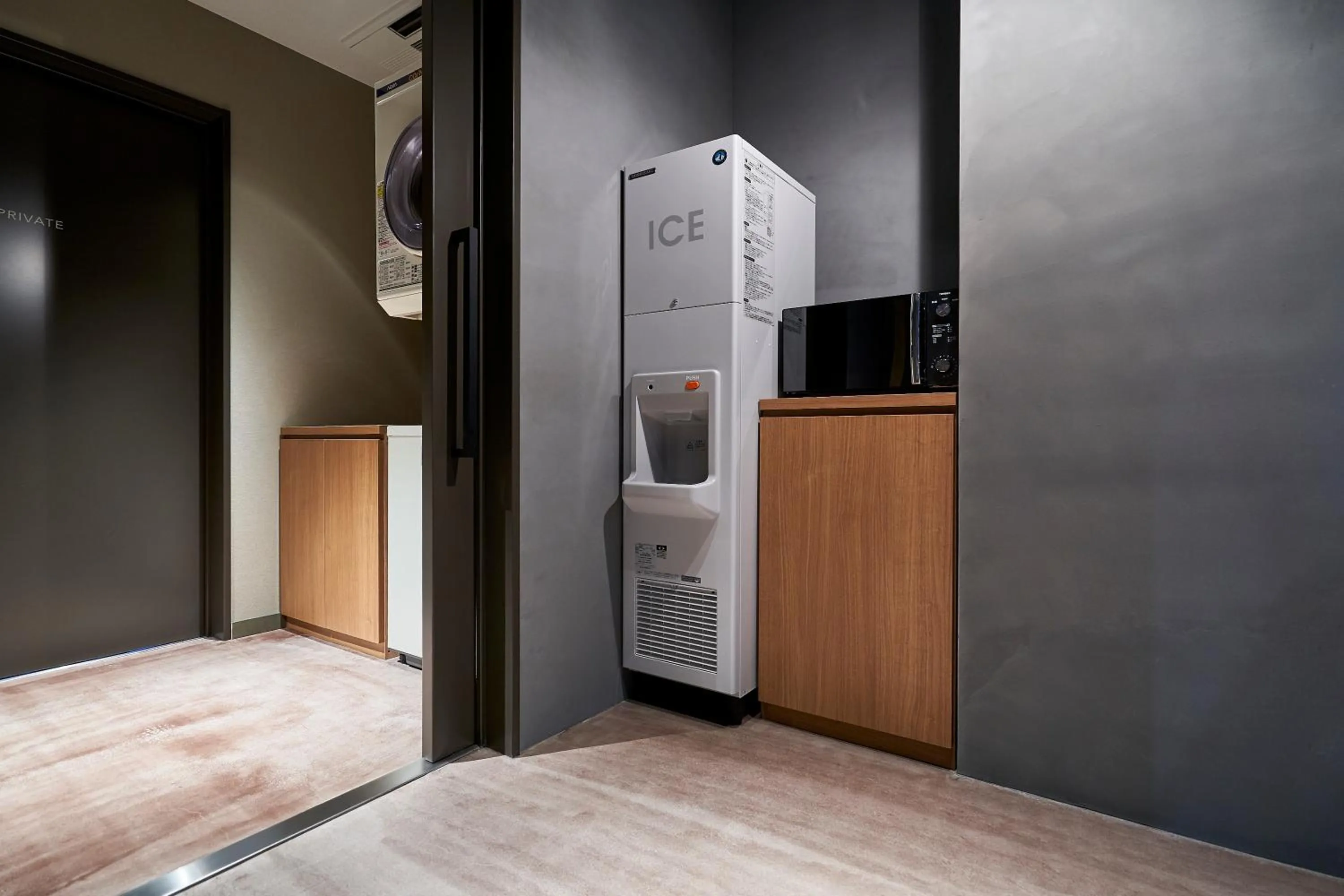 microwave, Bed in THE REIGN HOTEL KYOTO