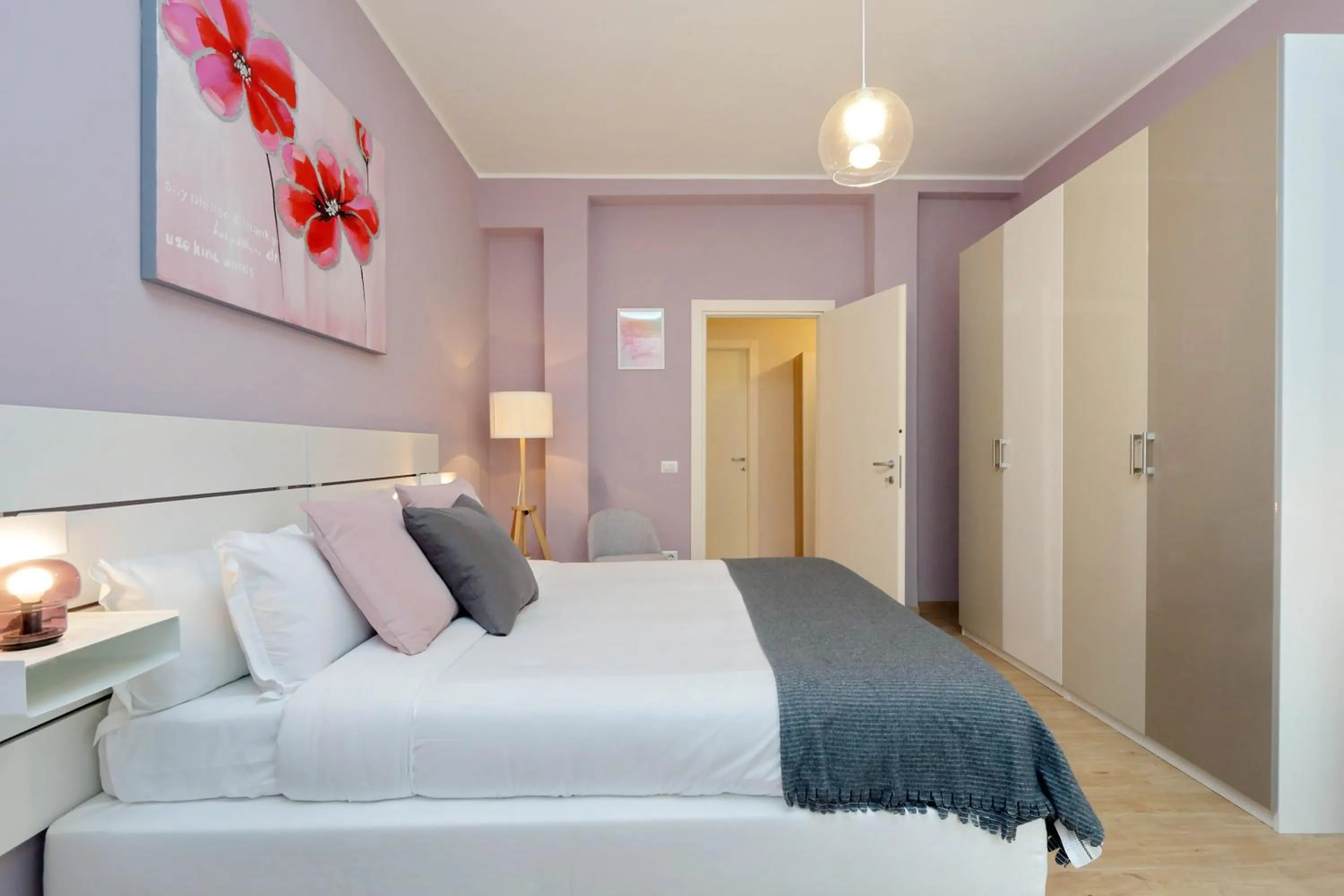 Elegant 3-Bed Apartment 10' Termini Wi-Fi AC