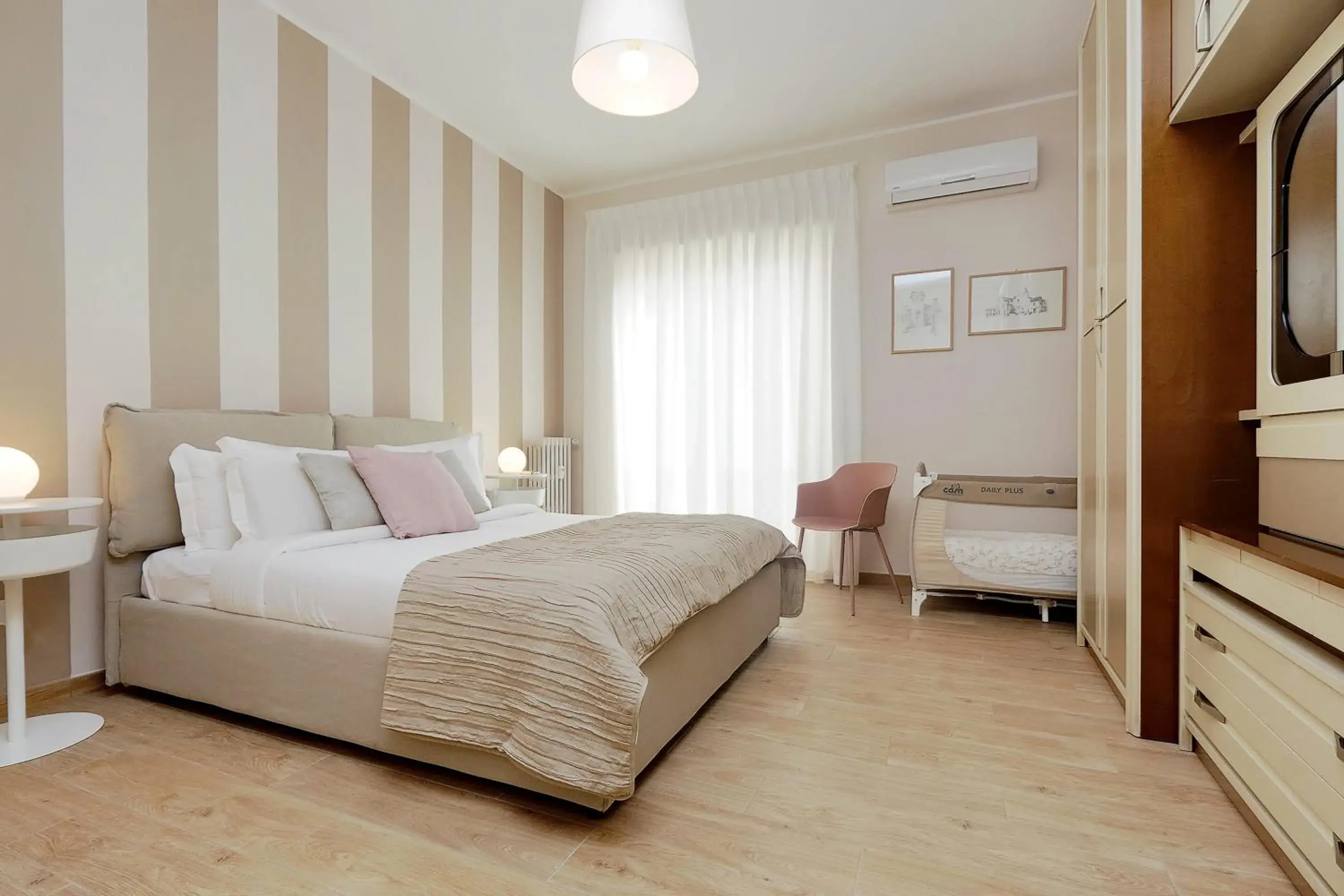 Elegant 3-Bed Apartment 10' Termini Wi-Fi AC Elegant 3-Bed Apartment 10' Termini Wi-Fi AC