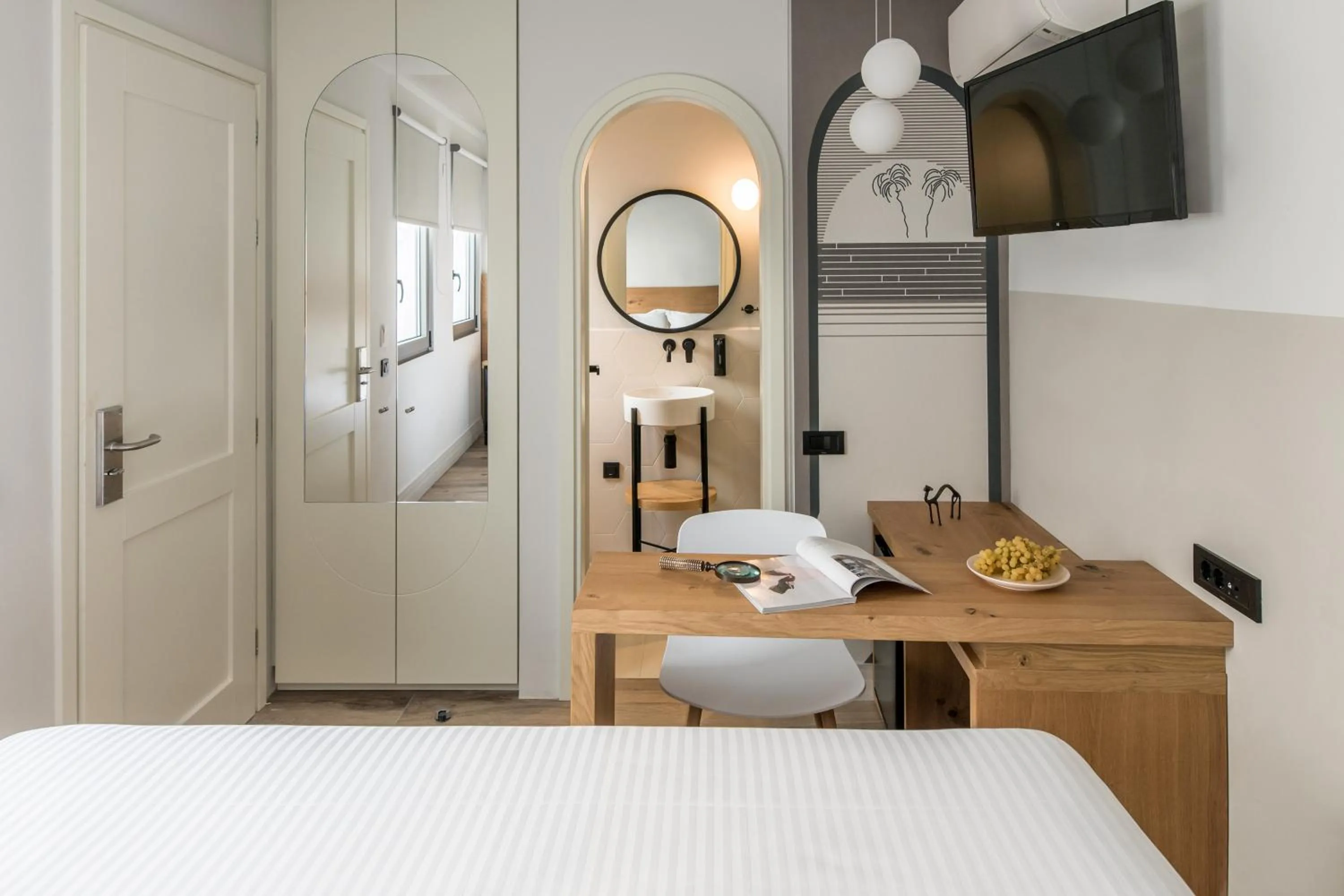 Bedroom, Bed in Domus Ariadne