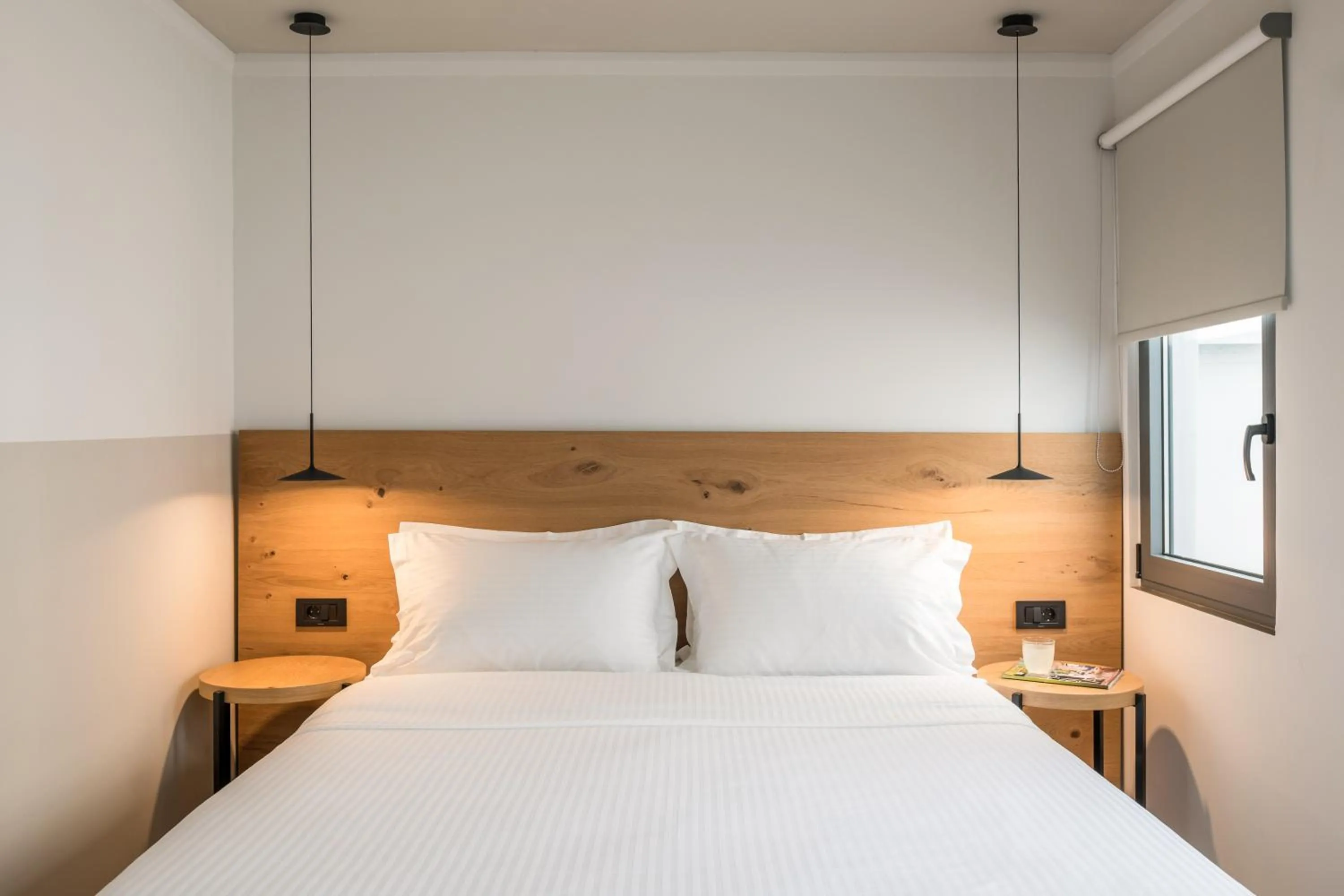 Photo of the whole room, Bed in Domus Ariadne