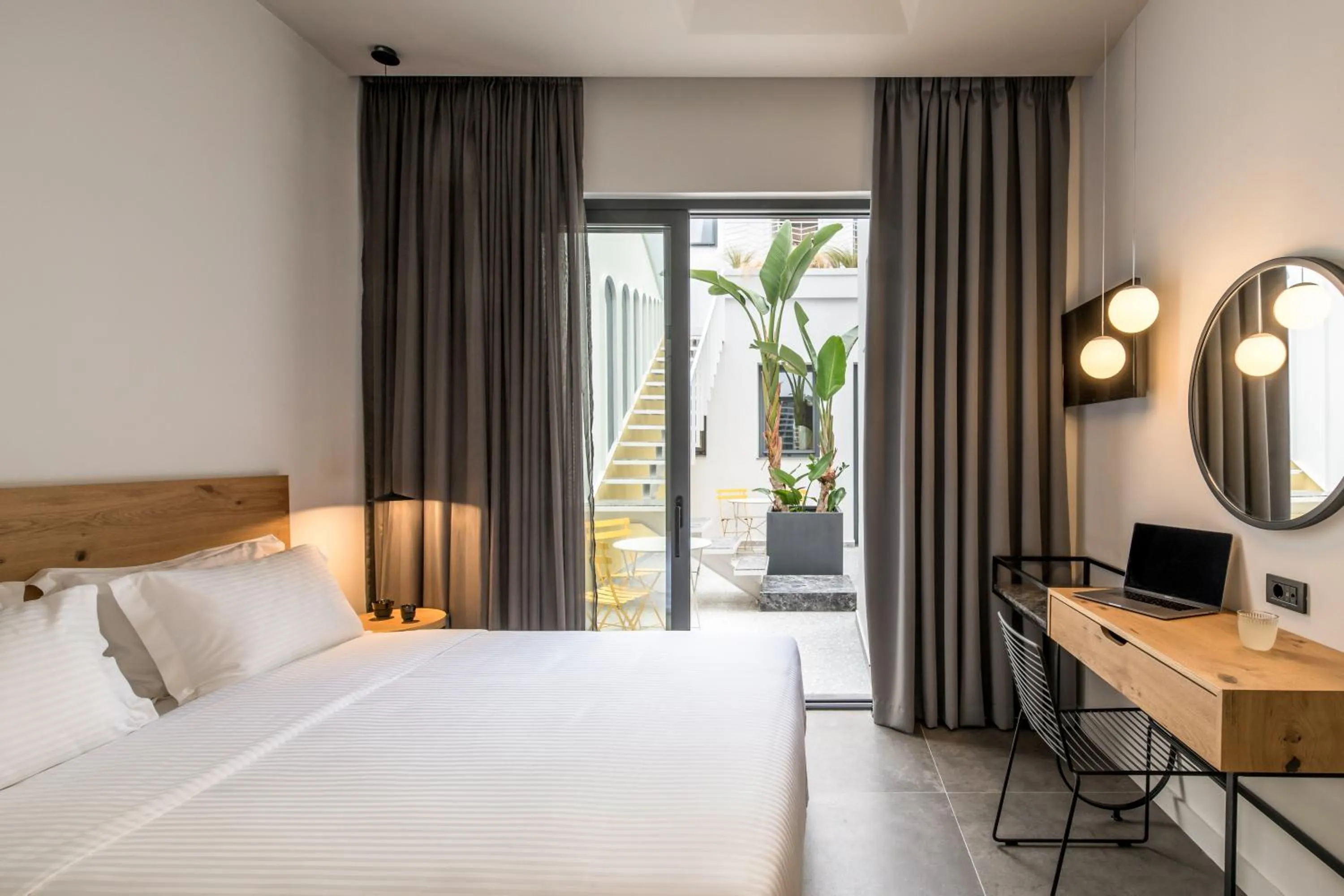 Photo of the whole room, Bed in Domus Ariadne