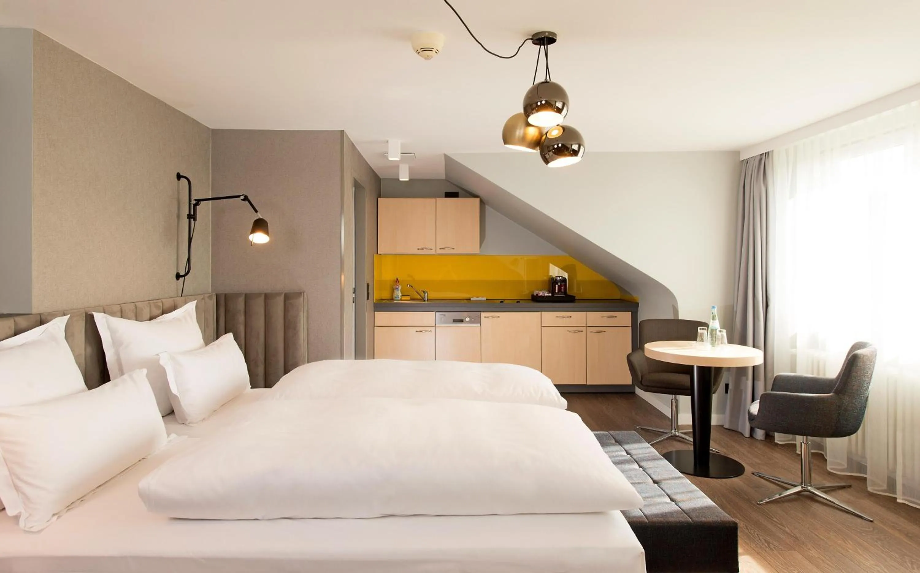 Photo of the whole room, Bed in Hotel Lyskirchen Köln