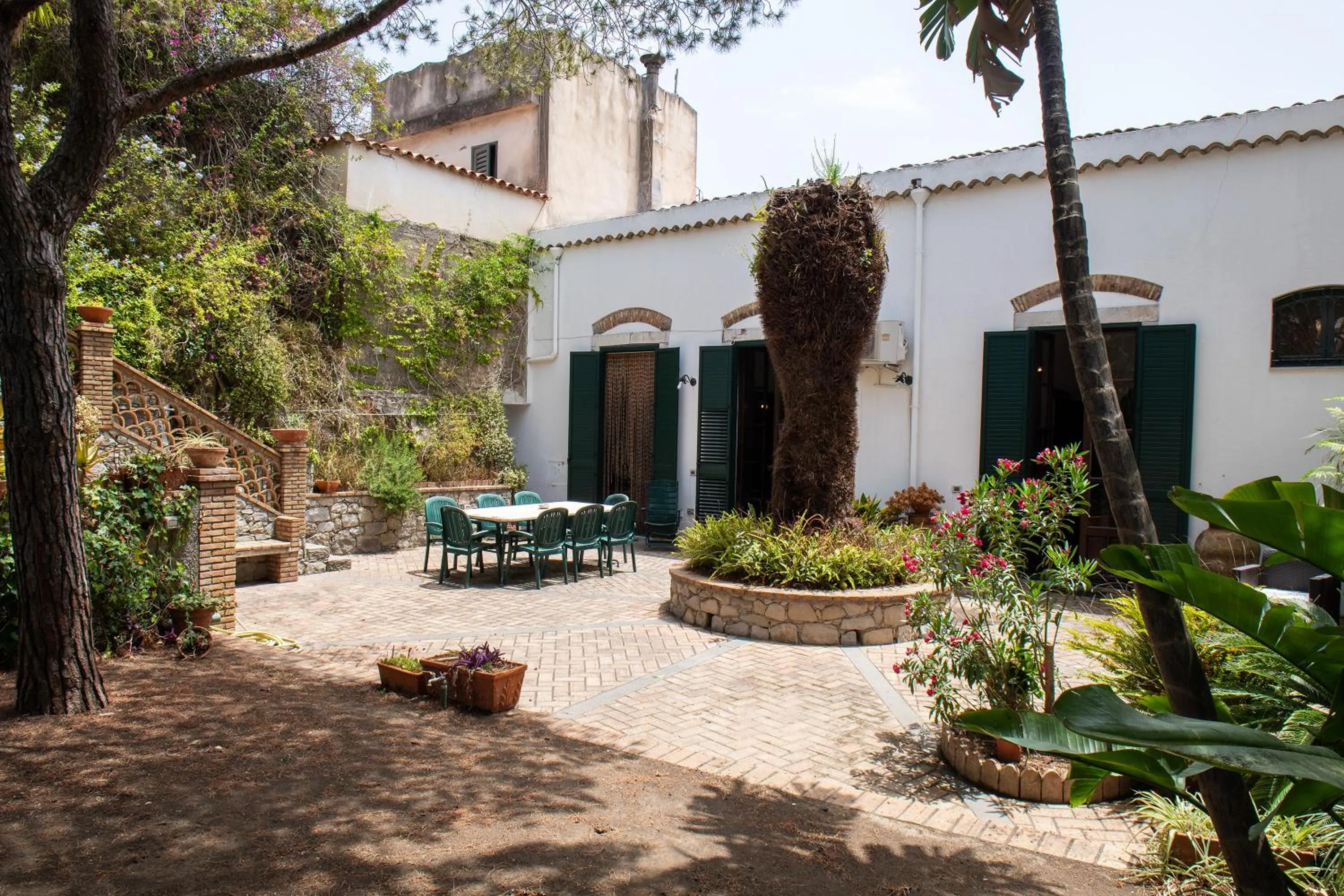 Patio in Florence Trevelyan Villa