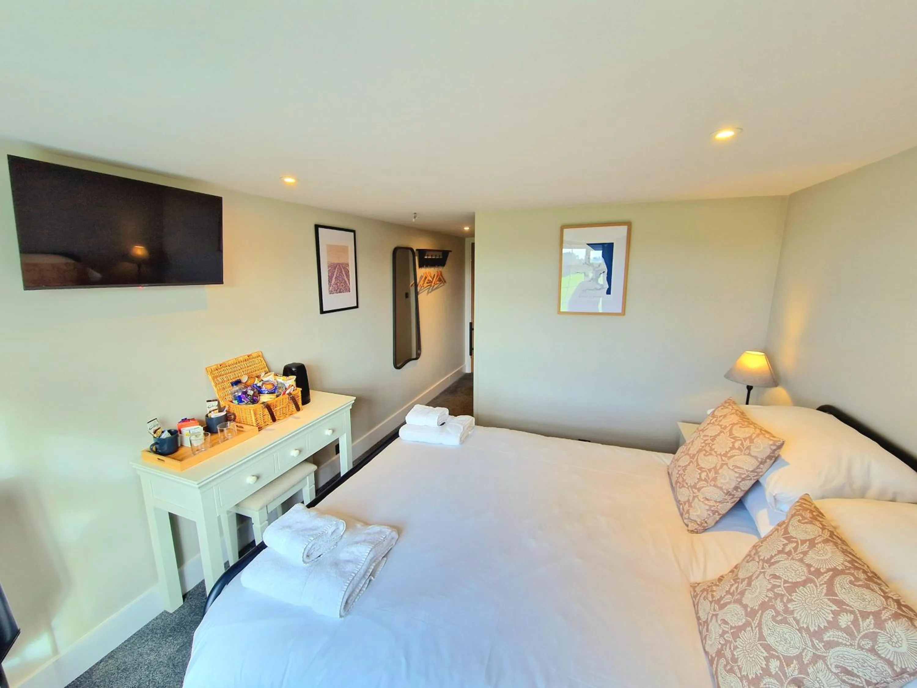 Bedroom, Bed in The Dormy House Hotel