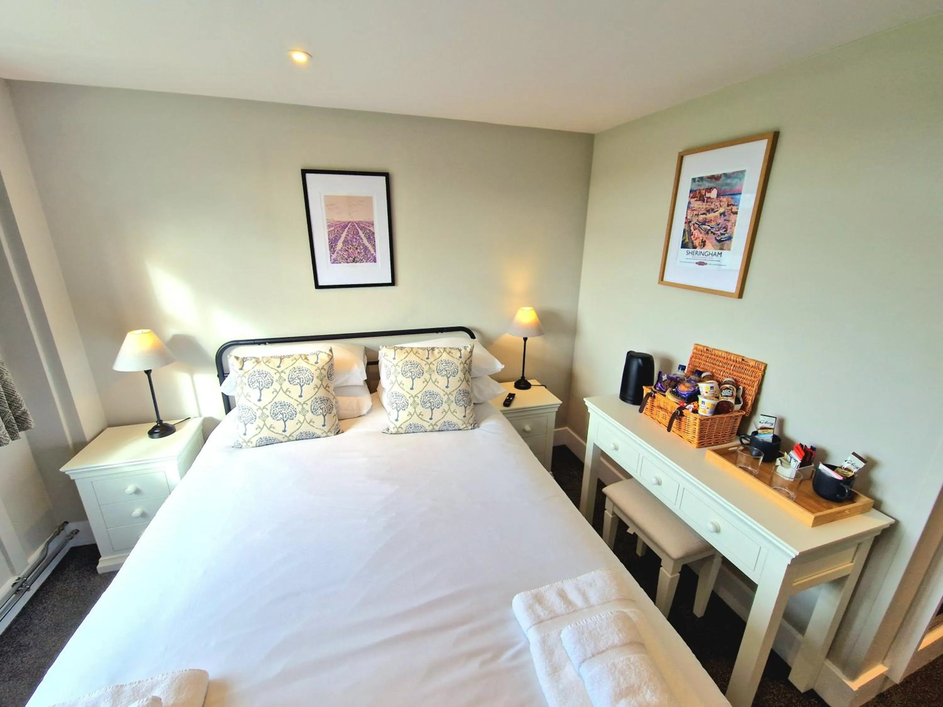 Photo of the whole room, Bed in The Dormy House Hotel