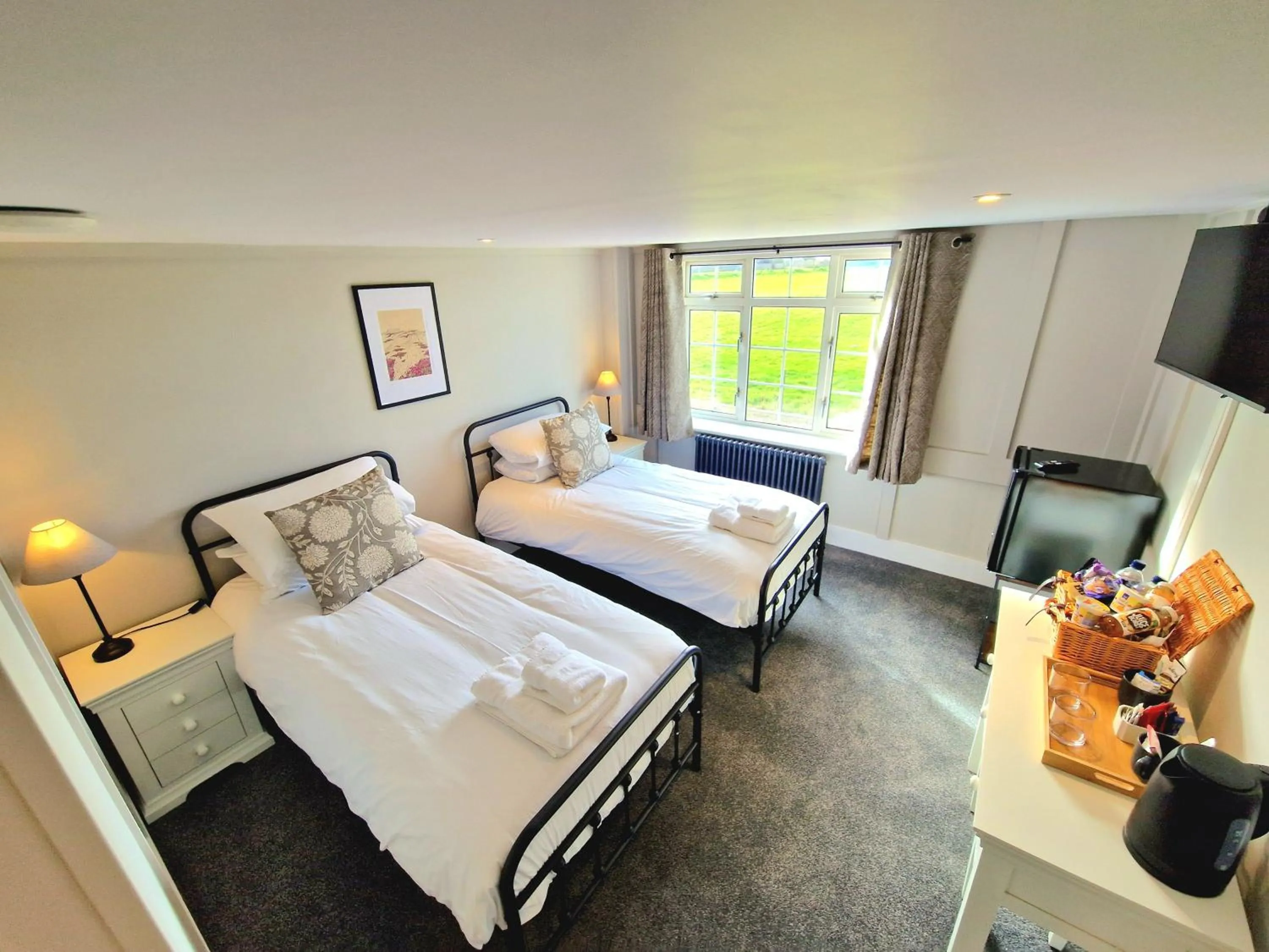 Photo of the whole room, Bed in The Dormy House Hotel