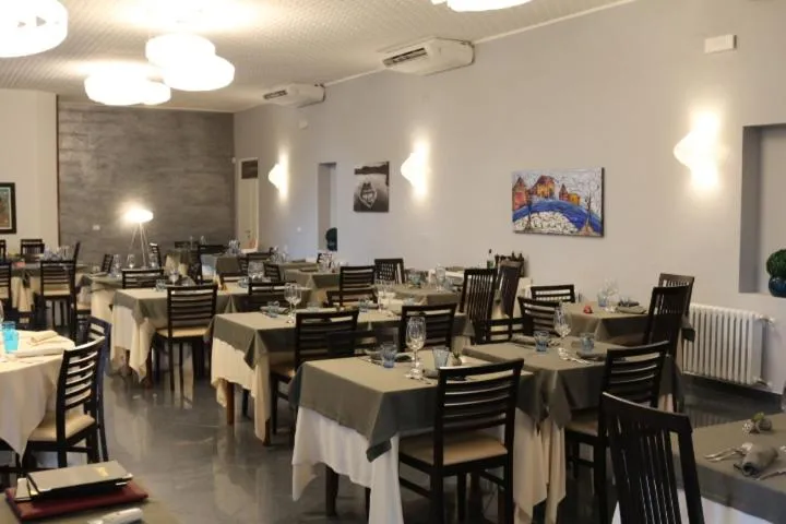 Restaurant/places to eat in HOTEL LE MORGE