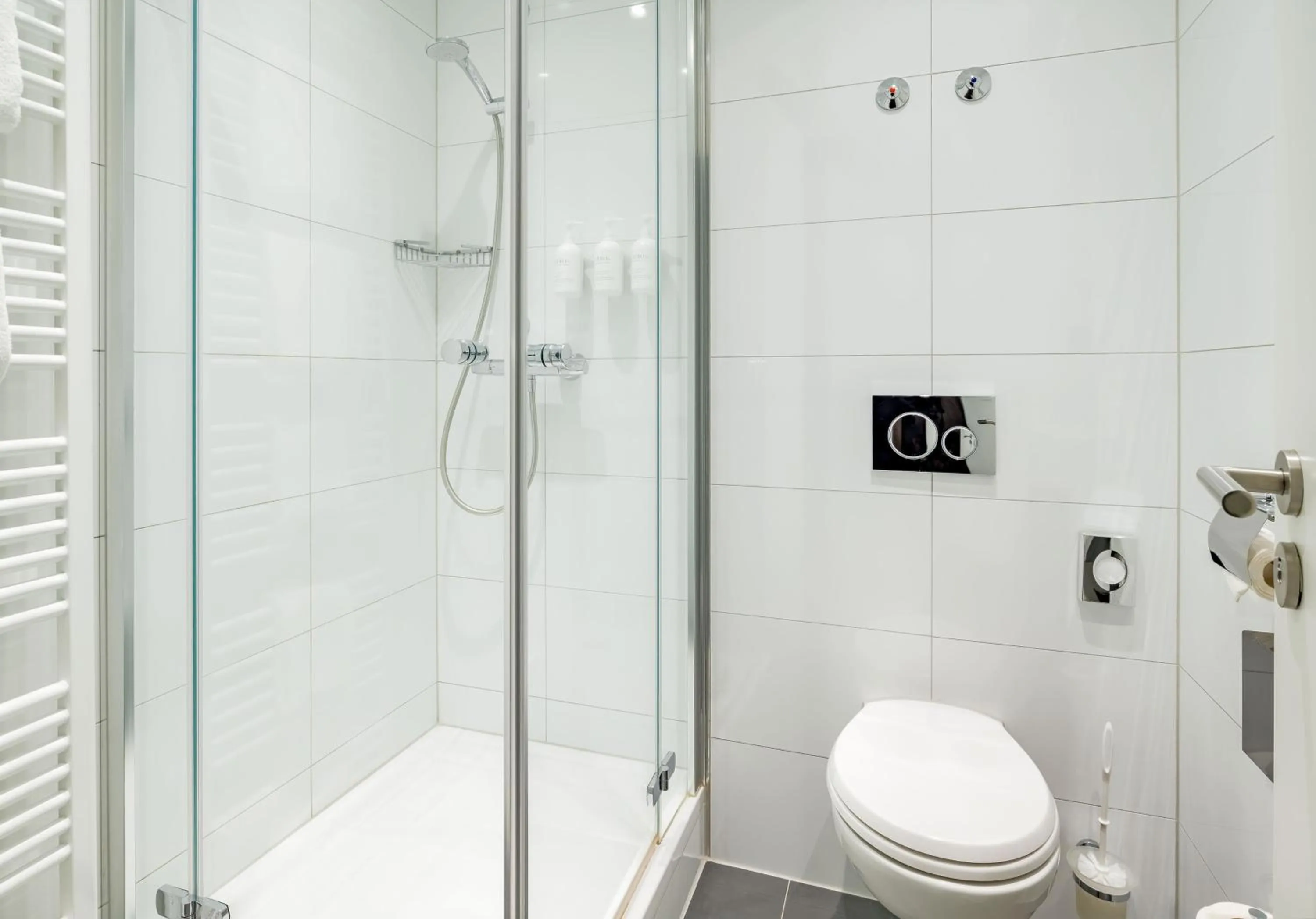 Shower in Spark by Hilton Wuppertal City Centre