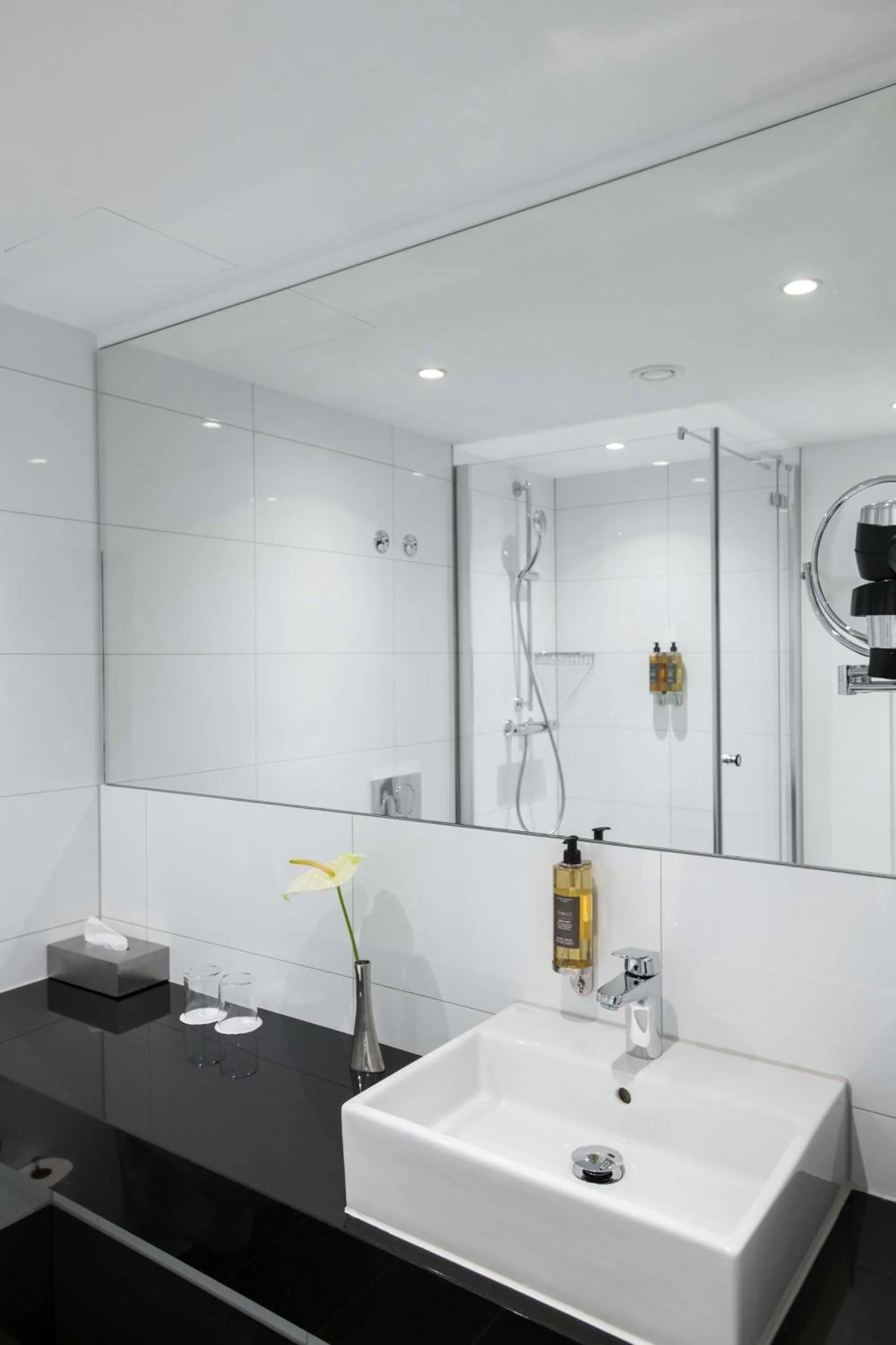 Bathroom in Flemings Hotel Wuppertal-Central