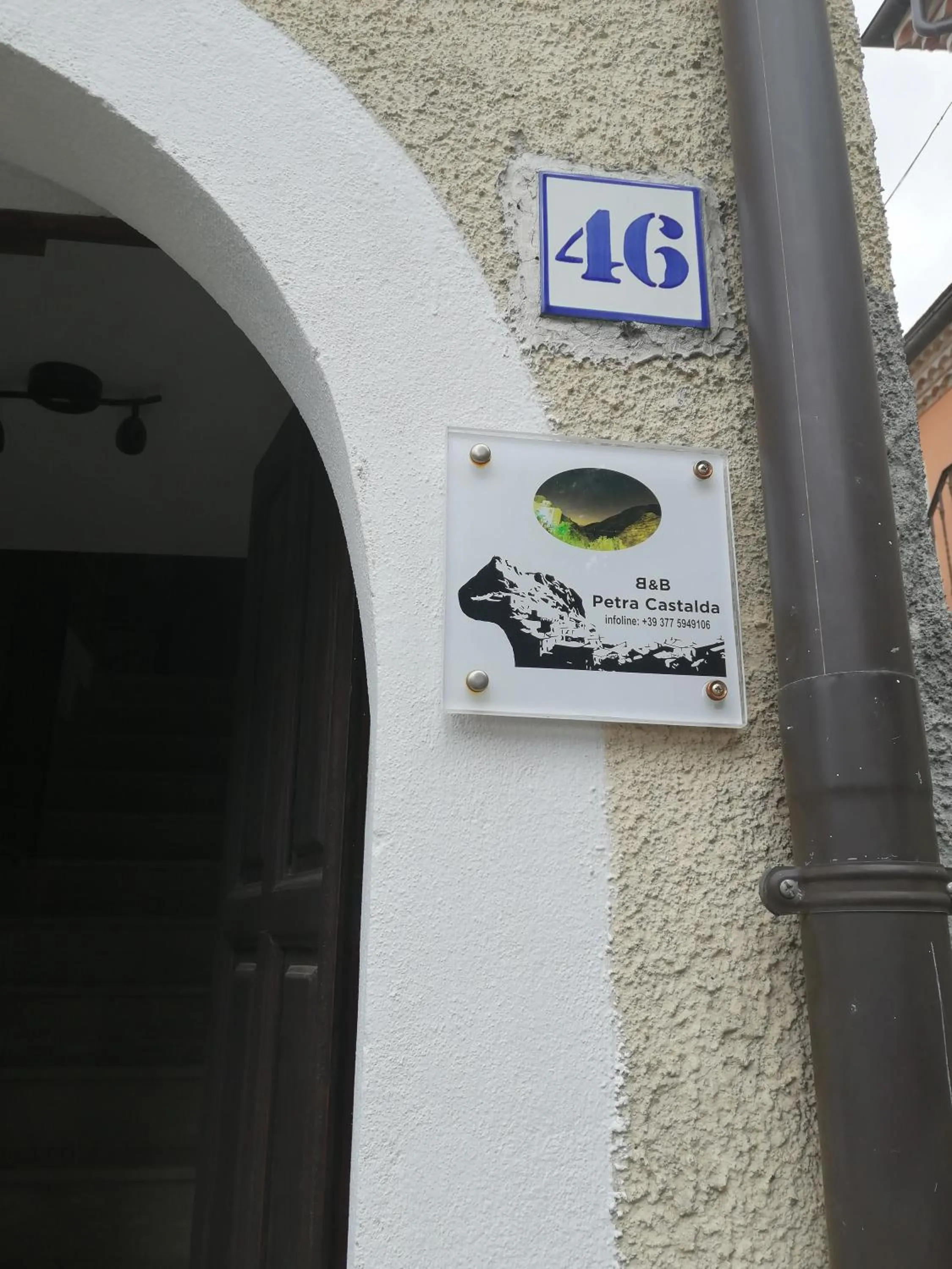 Facade/entrance in B&B Petra Castalda