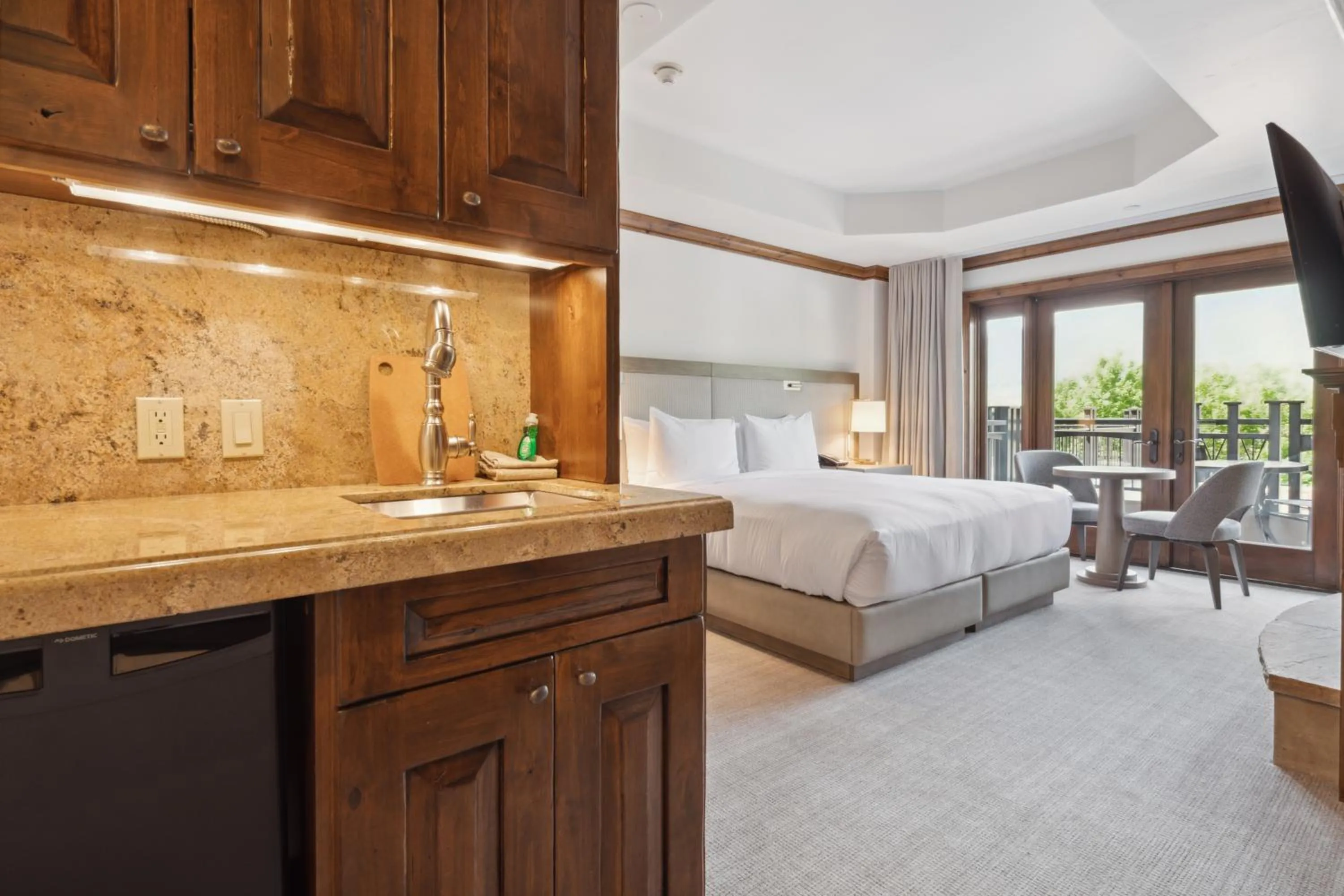 minibar, Bed in The Aspen Mountain Residences
