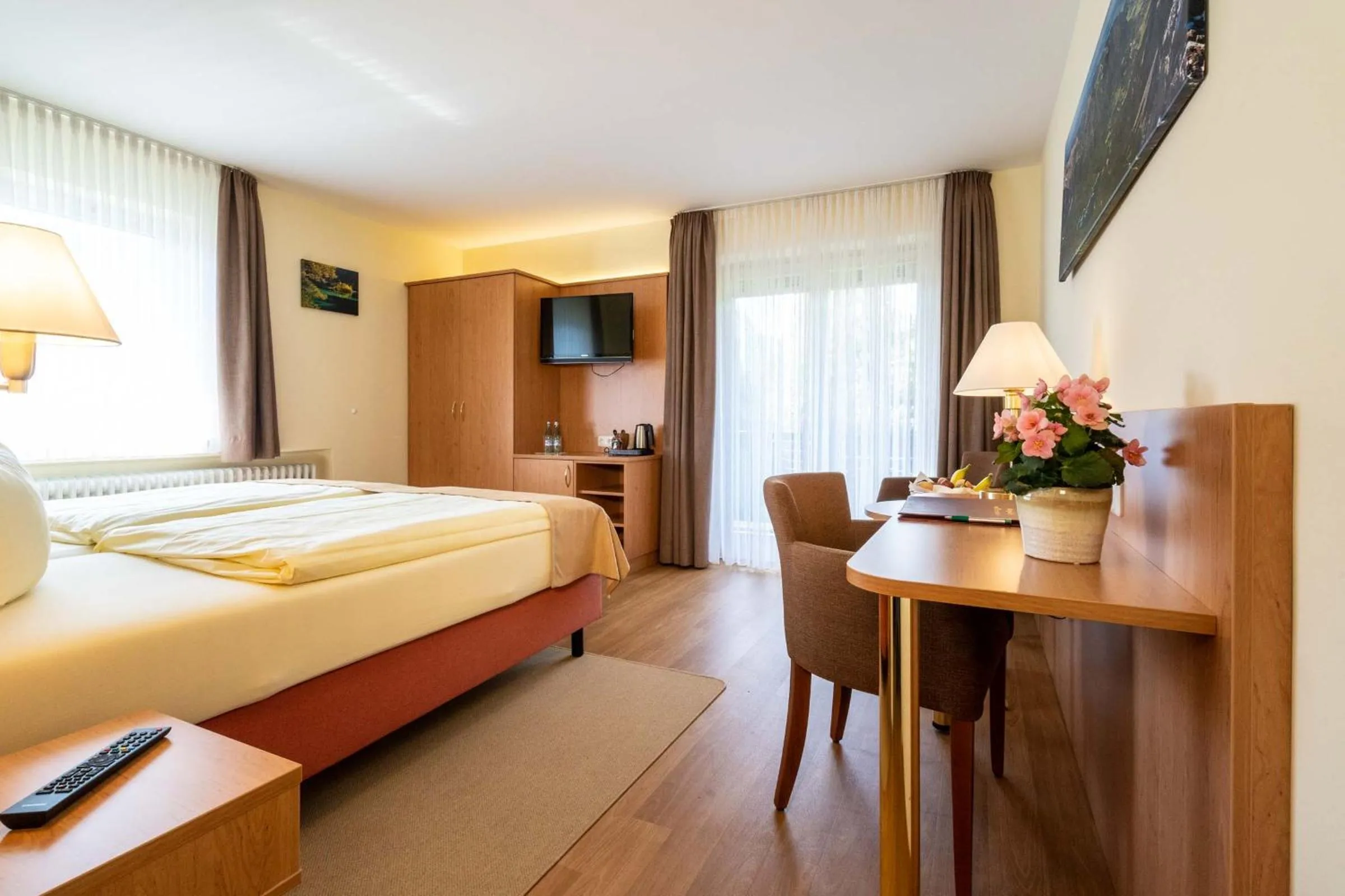 Photo of the whole room, Bed in Hotel Garni Brunnthaler