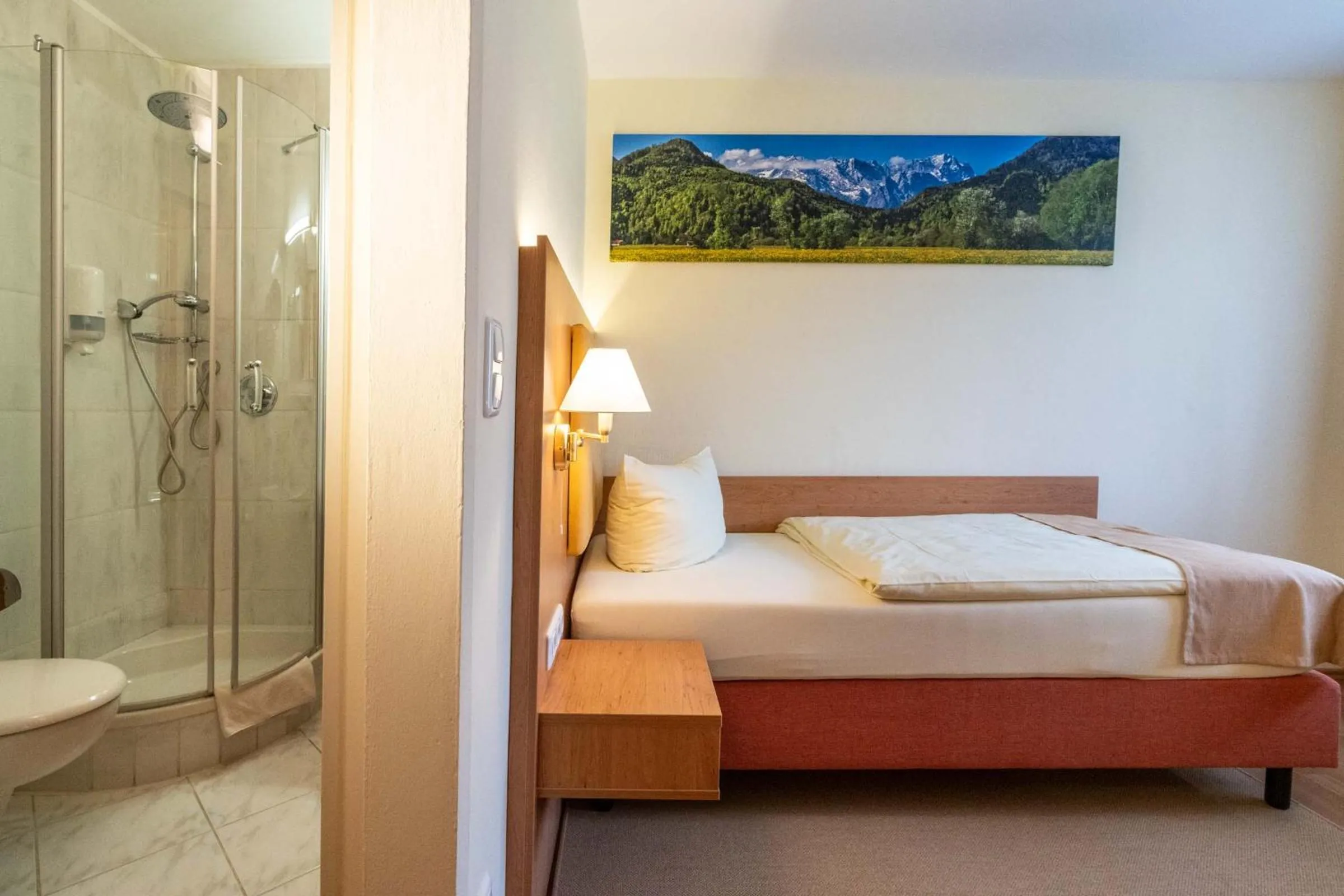 Photo of the whole room, Bed in Hotel Garni Brunnthaler