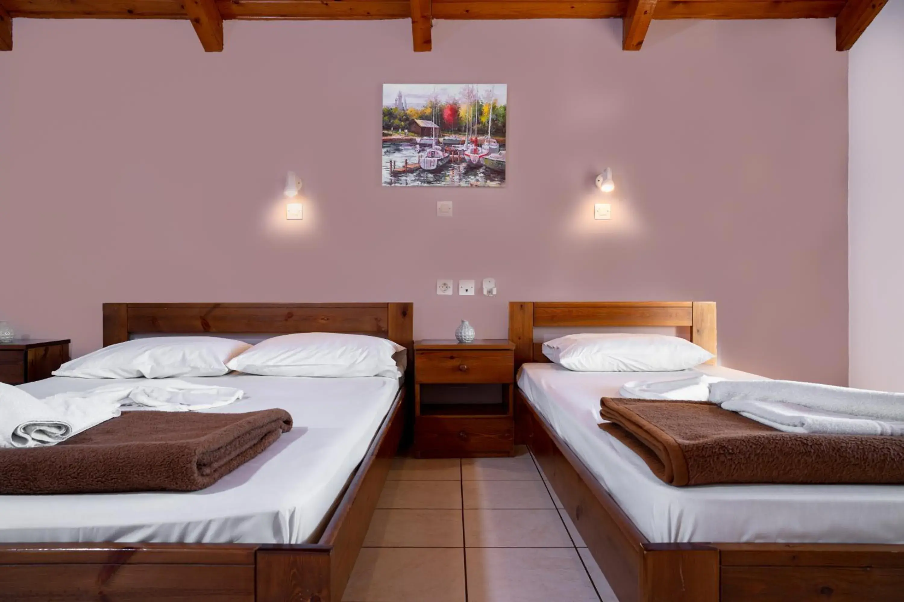 Superior Triple Room in Antonis apartments Superior Triple Room in Antonis apartments