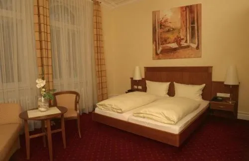 Photo of the whole room, Bed in Hotel Schweizer Hof - Superior