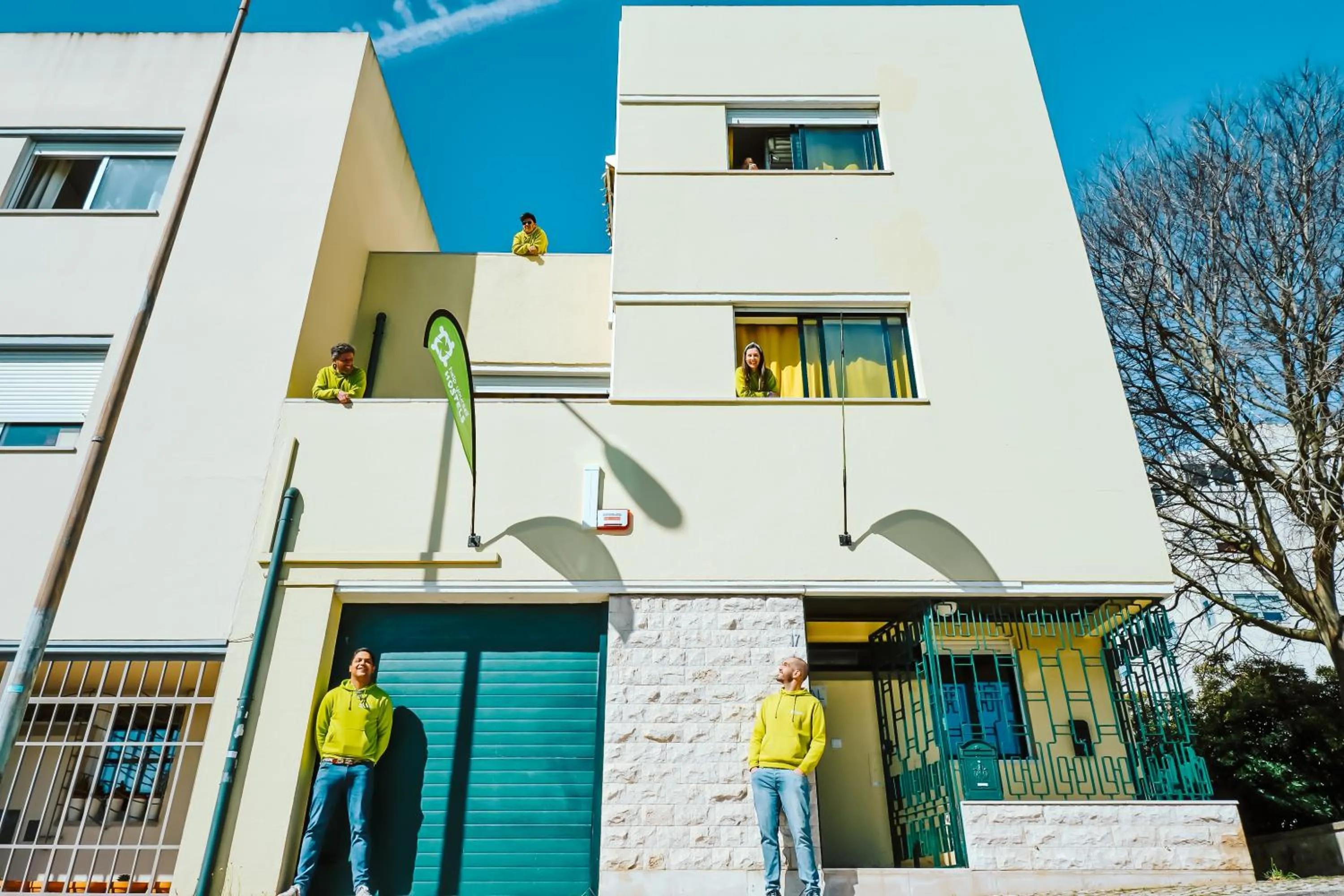 Property building in Help Yourself Hostels - Restelo