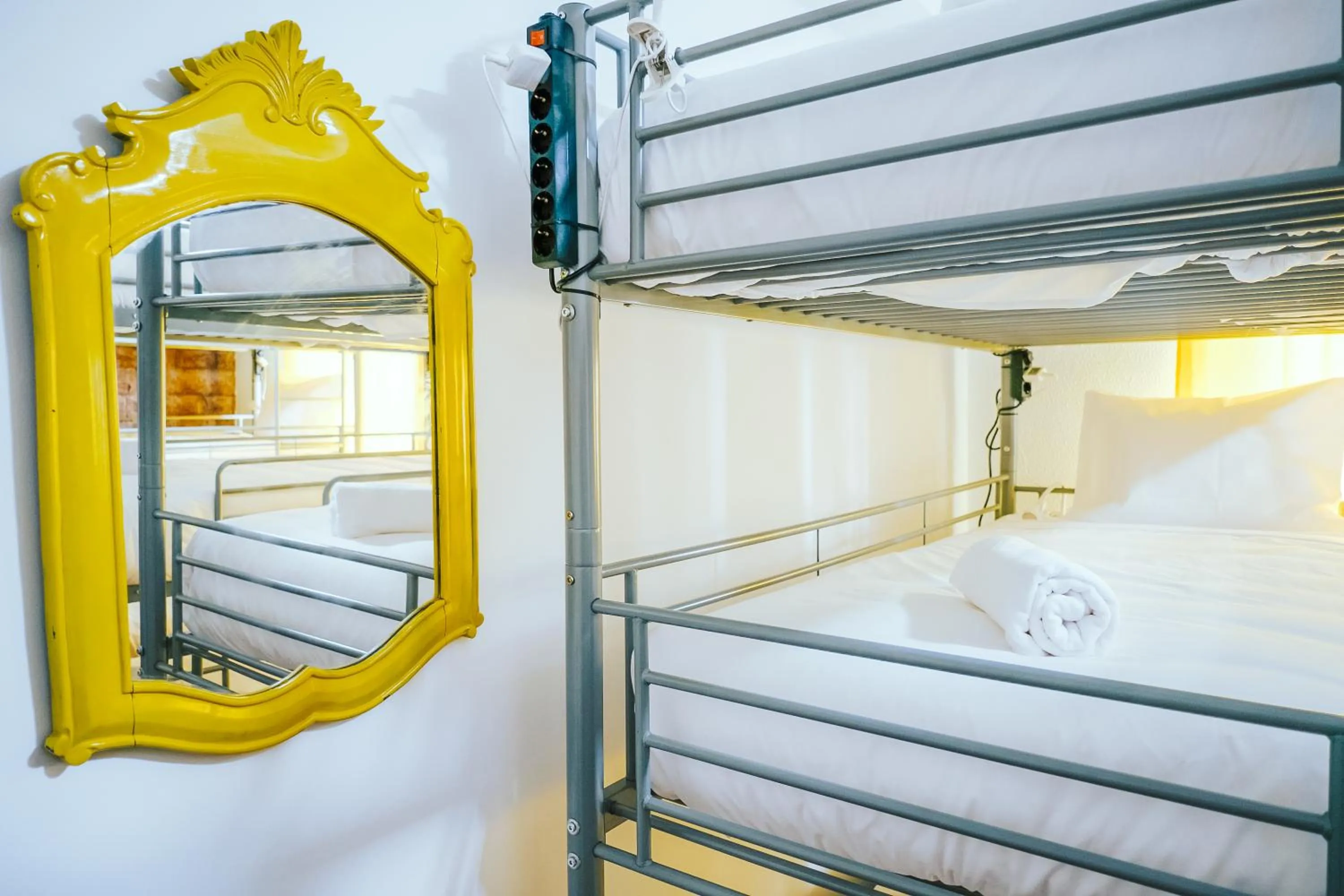 Decorative detail, Bed in Help Yourself Hostels - Restelo