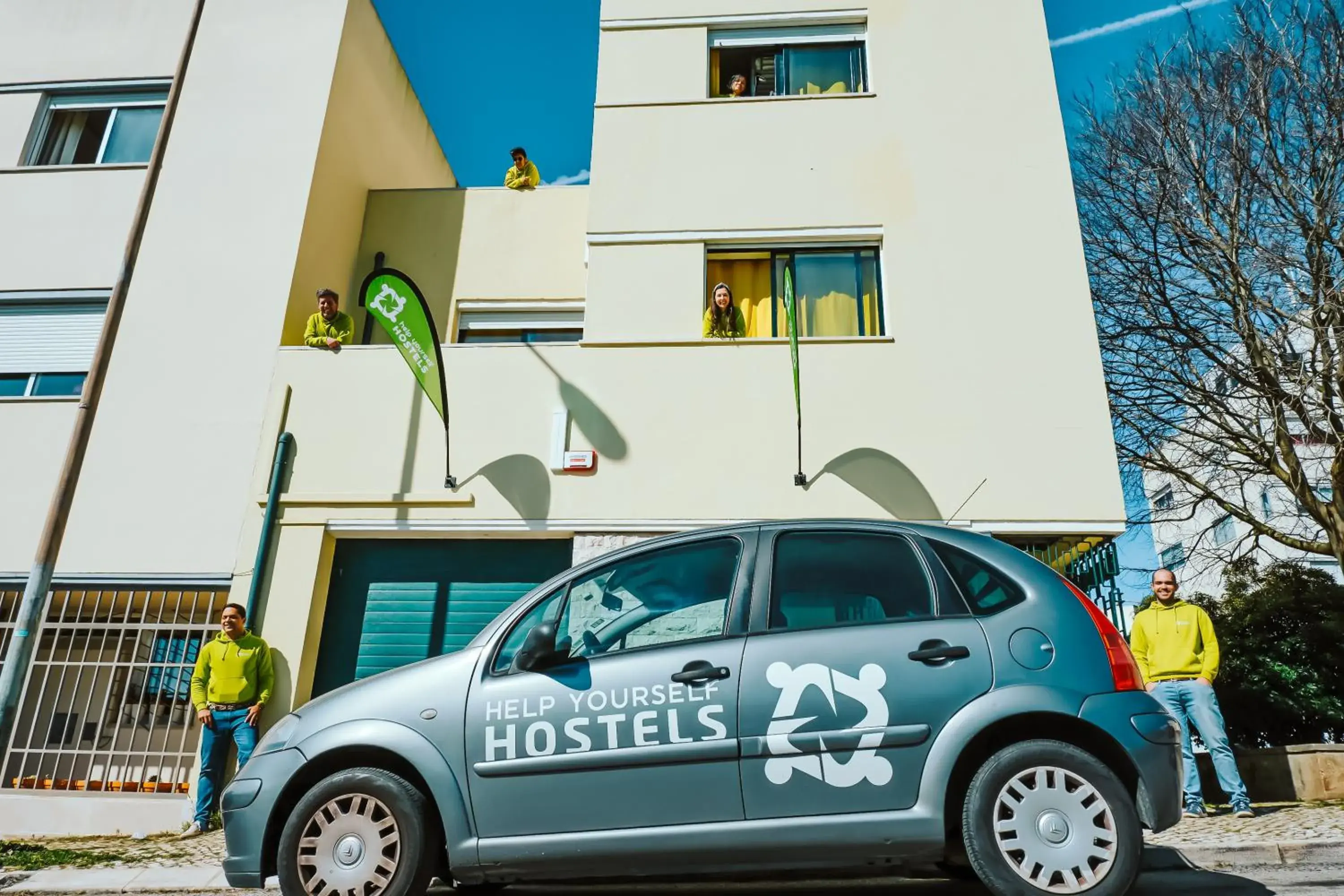 Property building in Help Yourself Hostels - Restelo Property building in Help Yourself Hostels - Restelo