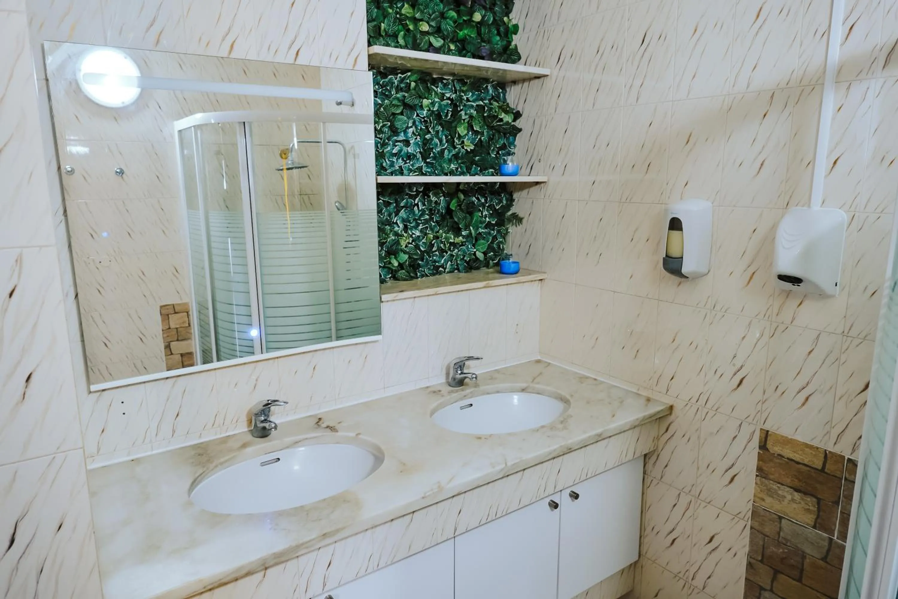 Shower in Help Yourself Hostels - Restelo