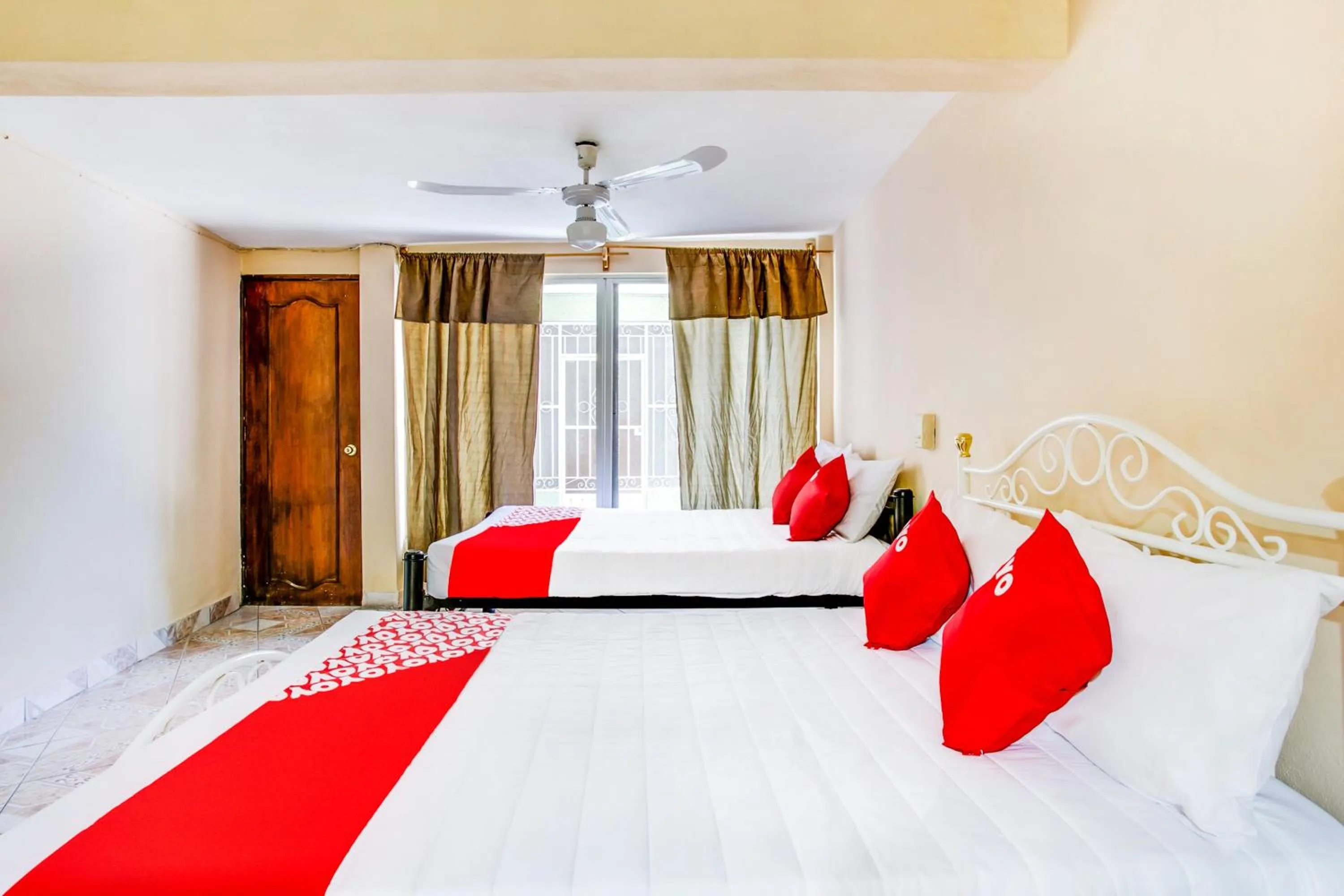 Bedroom, Bed in OYO Hotel Margarita