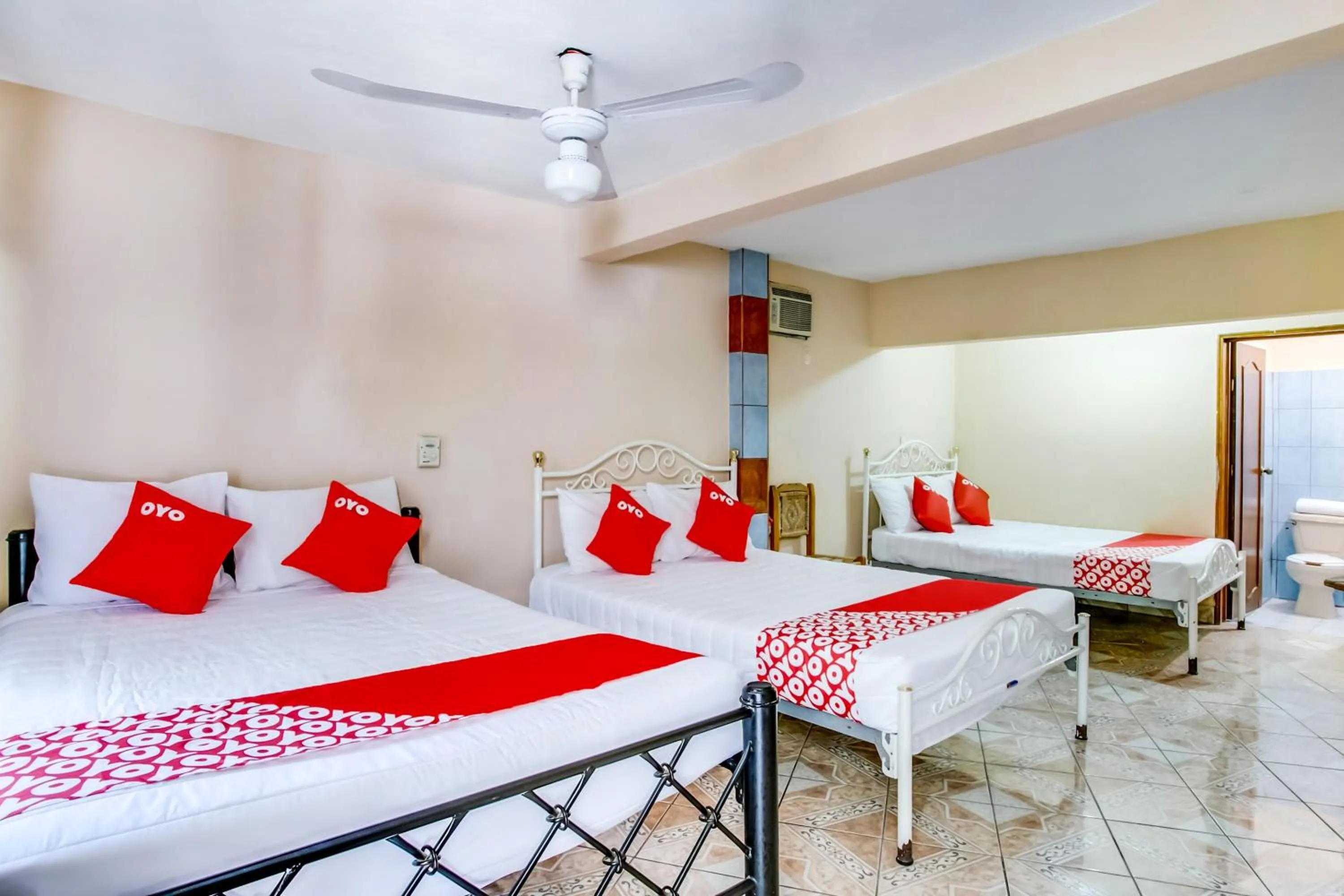 Bedroom, Bed in OYO Hotel Margarita