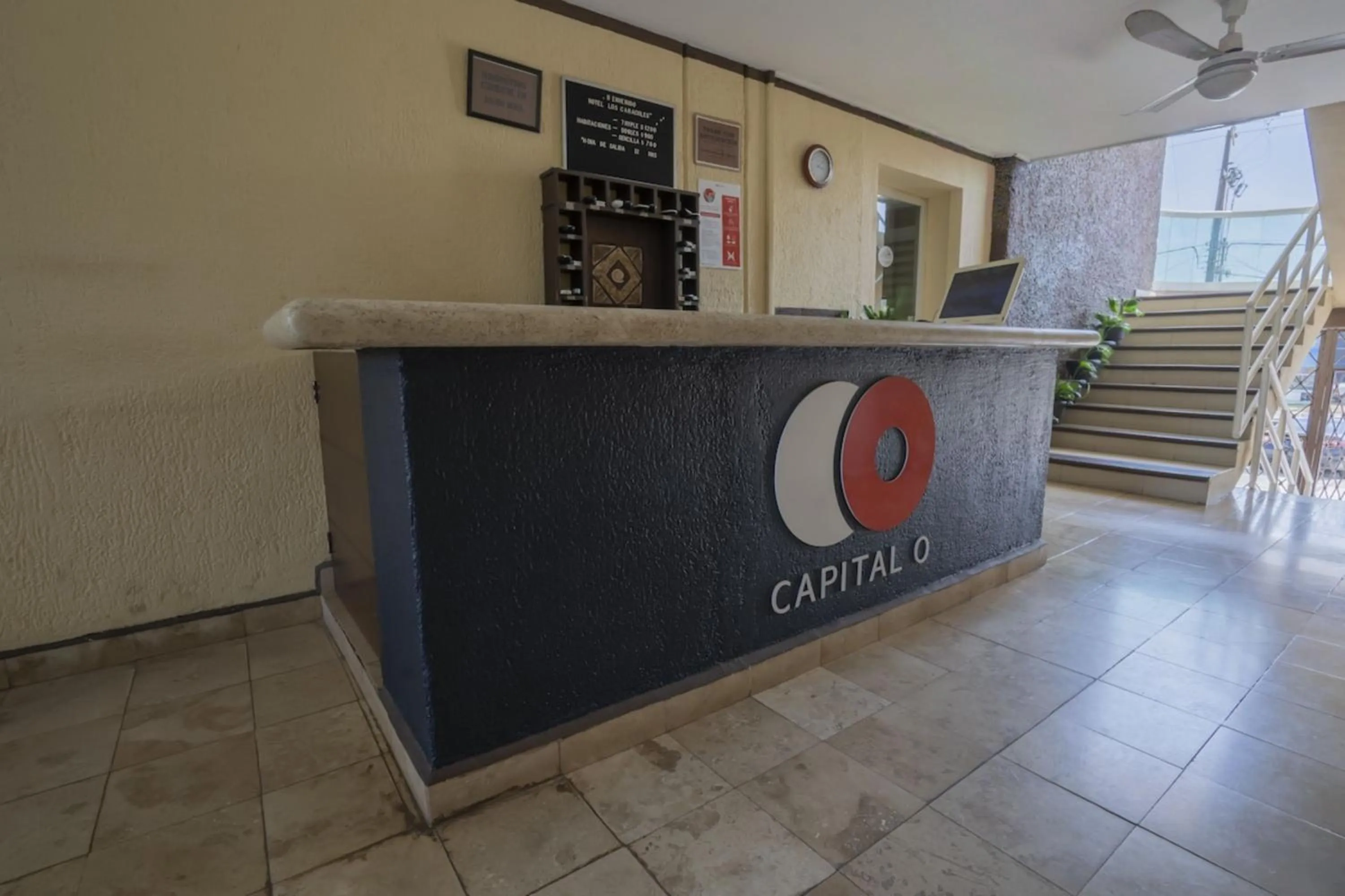 Lobby or reception in Capital O Hotel Los Caracoles, Acapulco