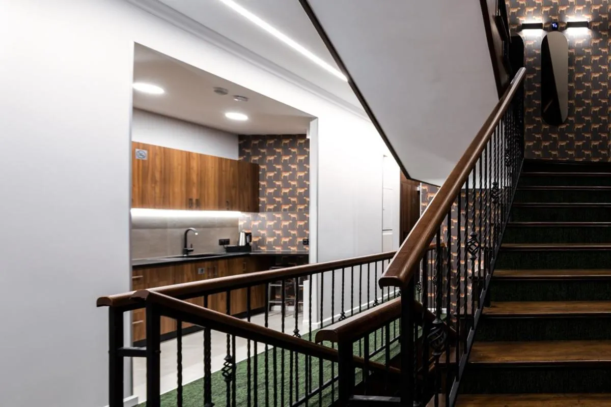 Forrest Apartments & Hostel