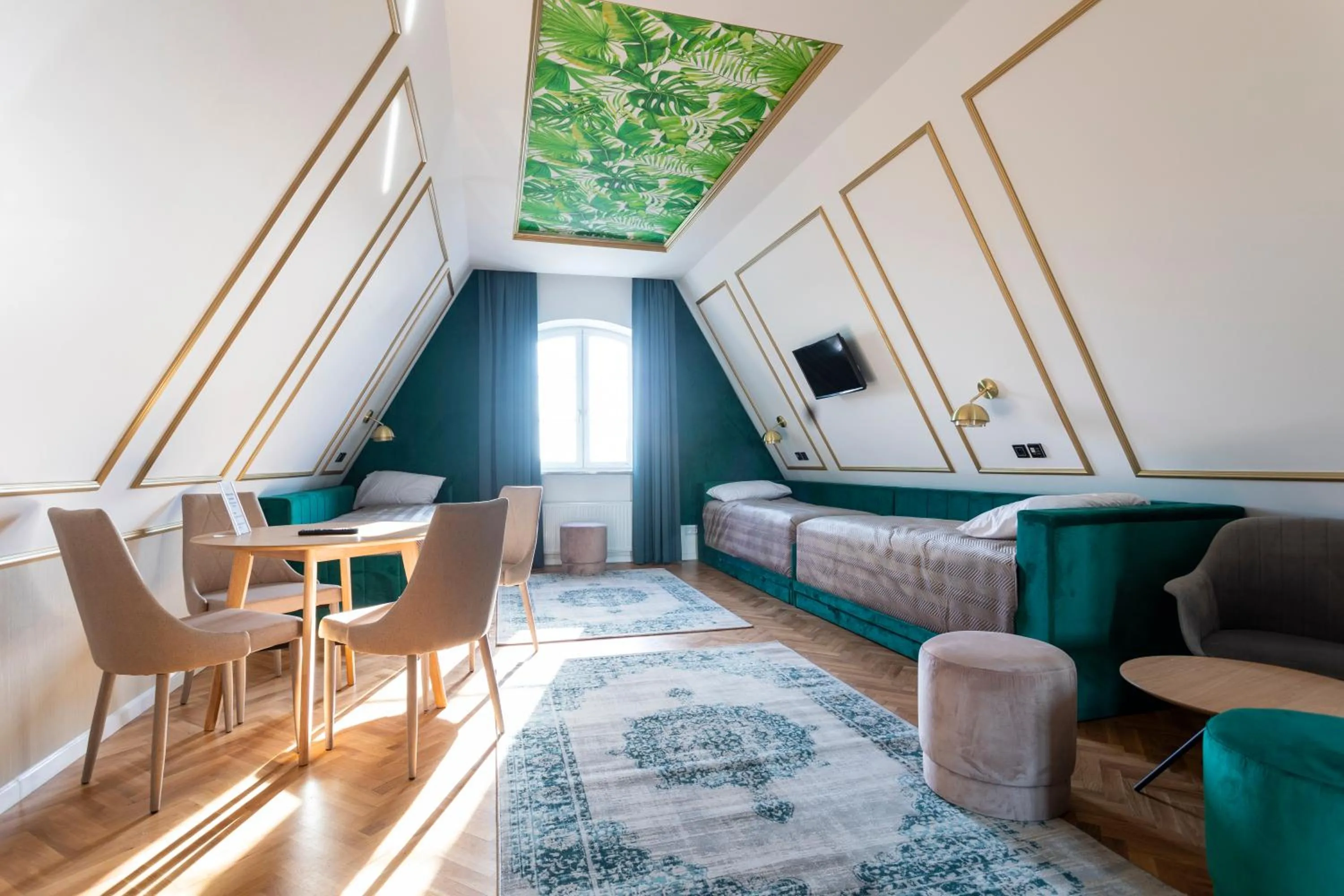 Forrest Apartments & Hostel