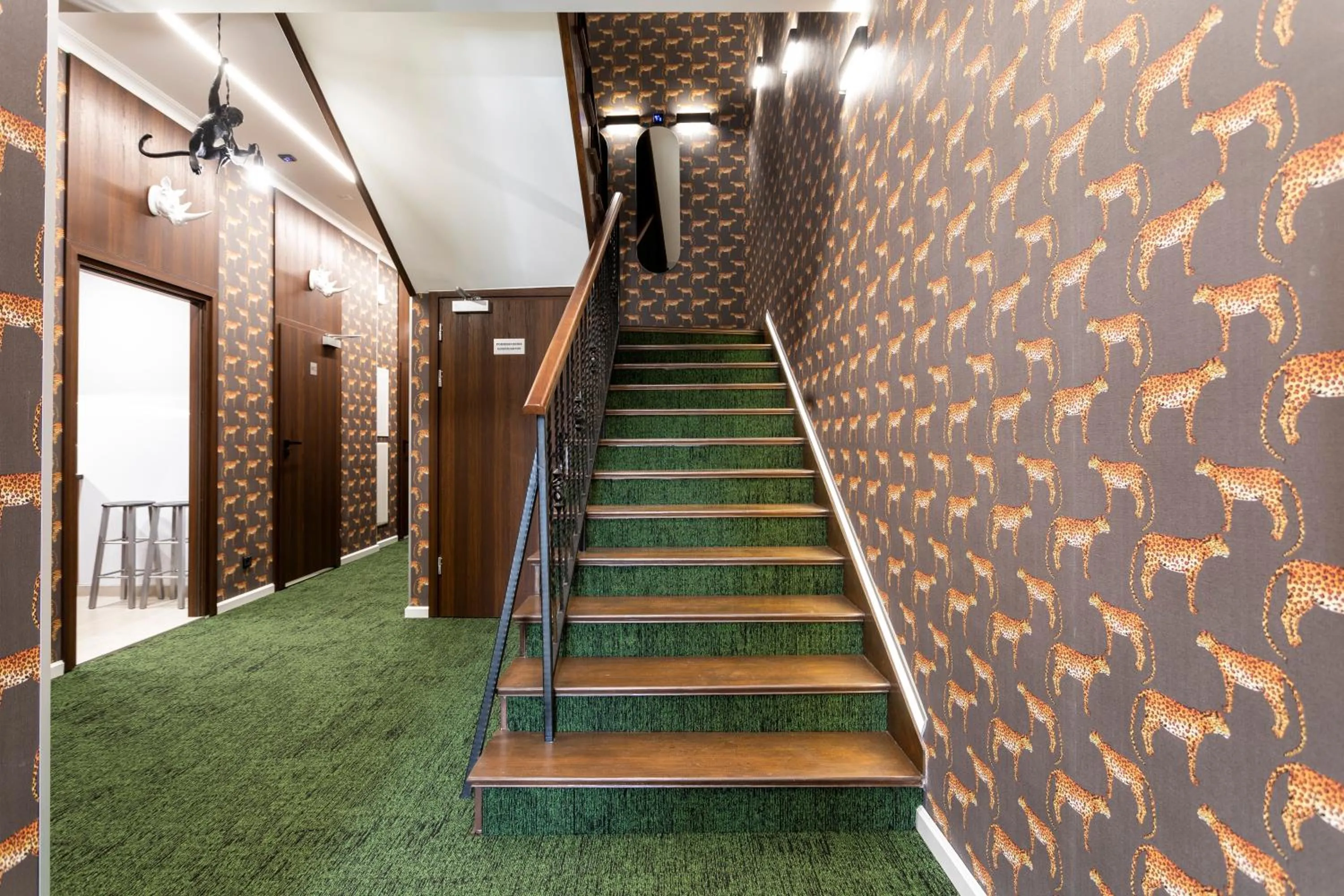 Forrest Apartments & Hostel