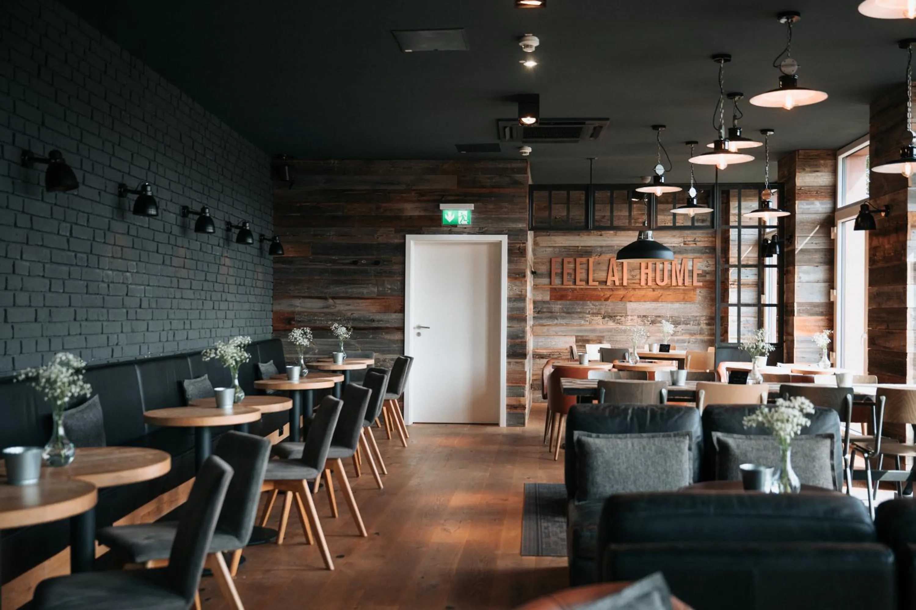 Restaurant/places to eat in Coffee Fellows Hotel Trier