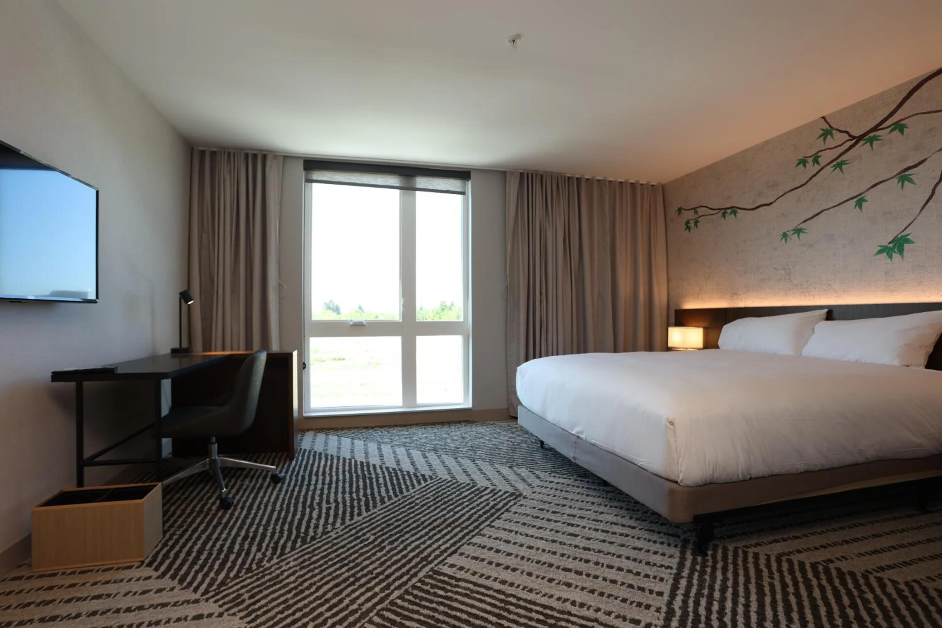 Photo of the whole room, Bed in Cedartree Hotel Portland Hillsboro