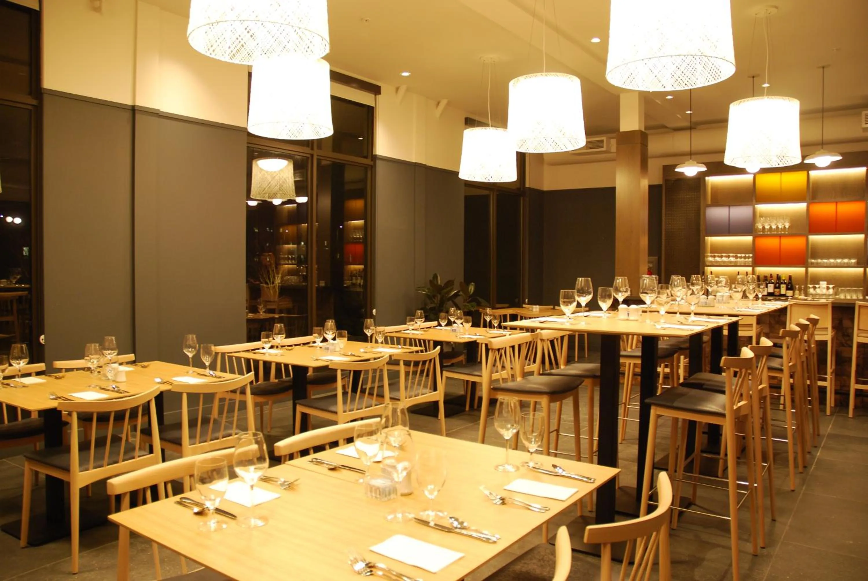 Restaurant/places to eat in Cedartree Hotel Portland Hillsboro