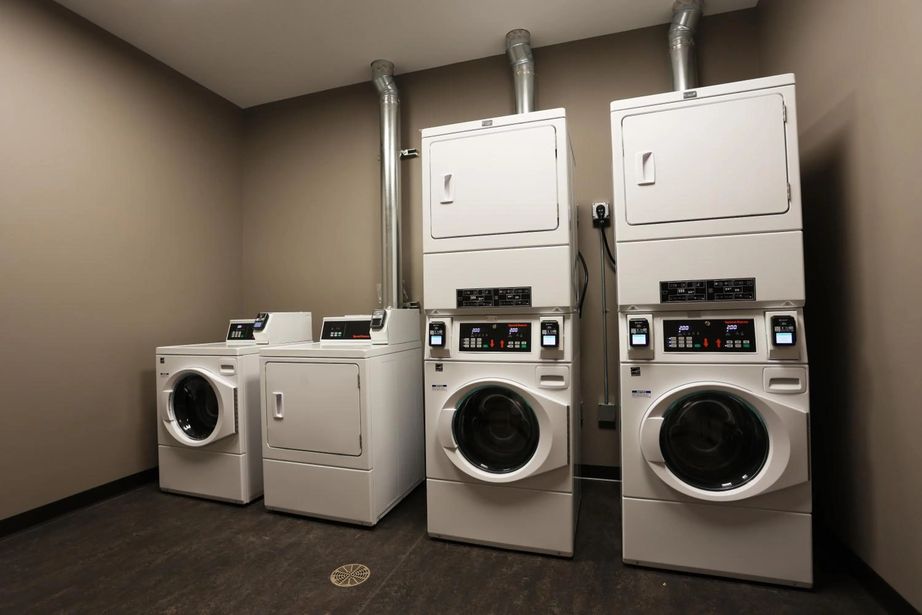 laundry in Cedartree Hotel Portland Hillsboro