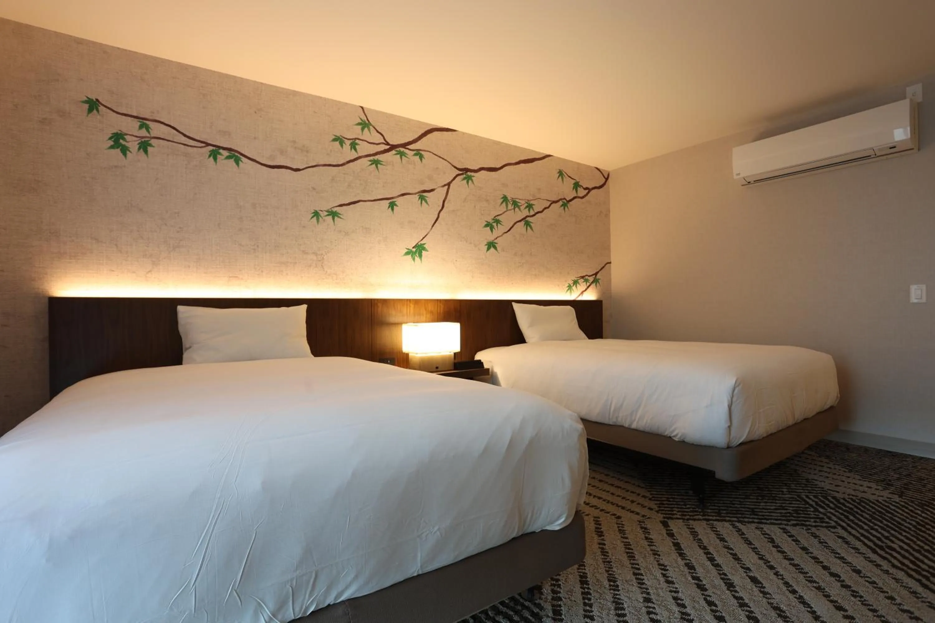 Bed in Cedartree Hotel Portland Hillsboro