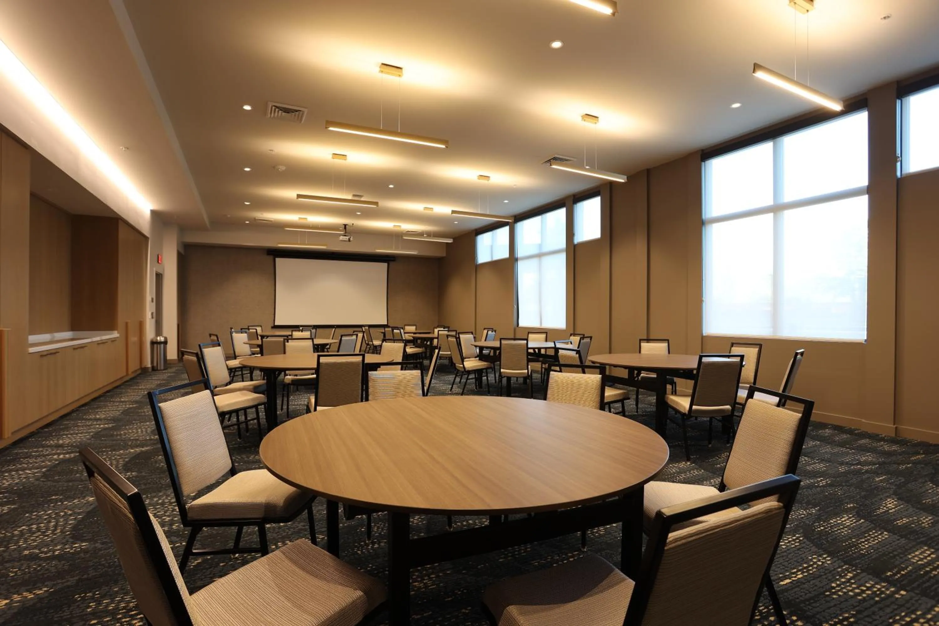 Banquet/Function facilities in Cedartree Hotel Portland Hillsboro