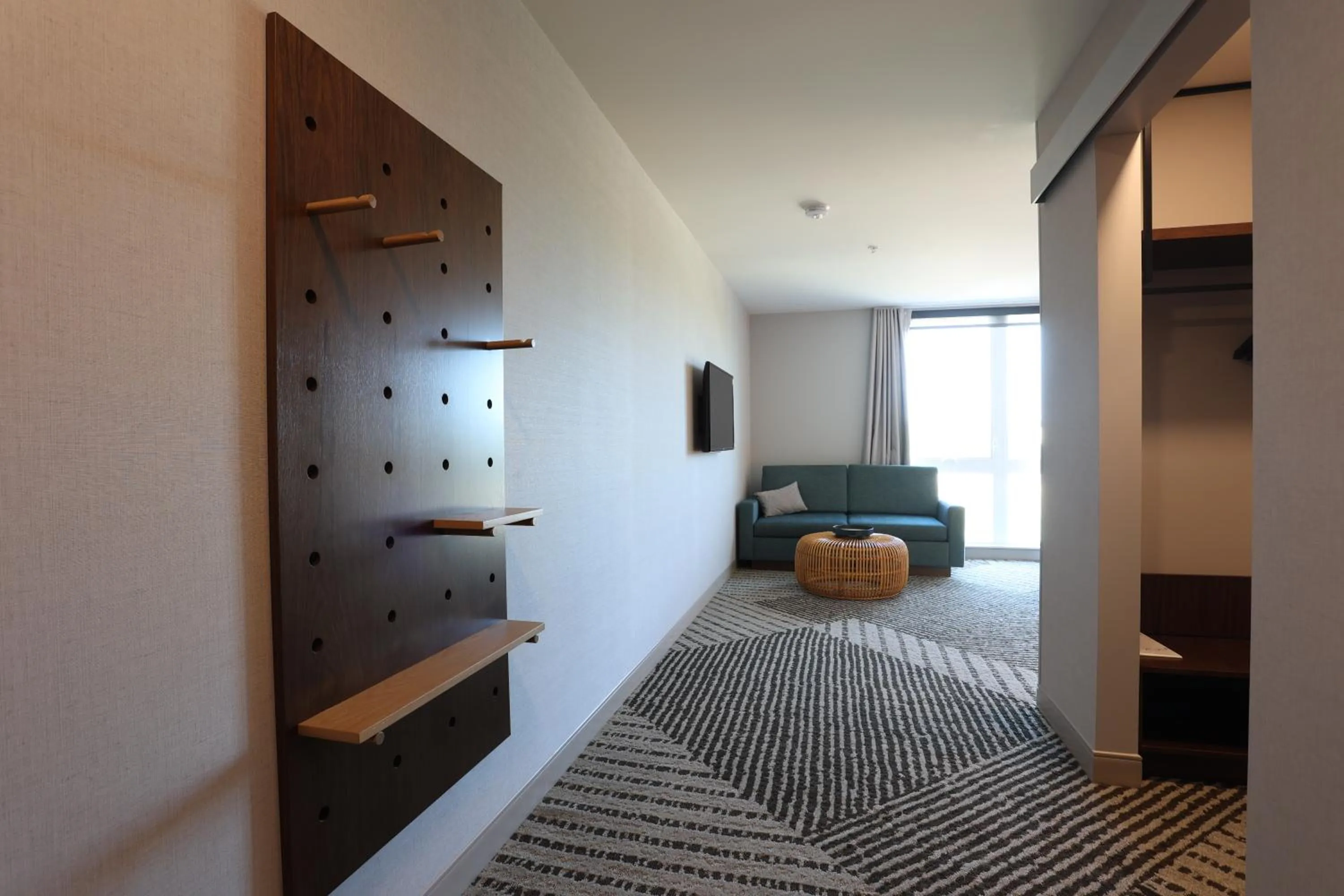 Photo of the whole room, Bed in Cedartree Hotel Portland Hillsboro