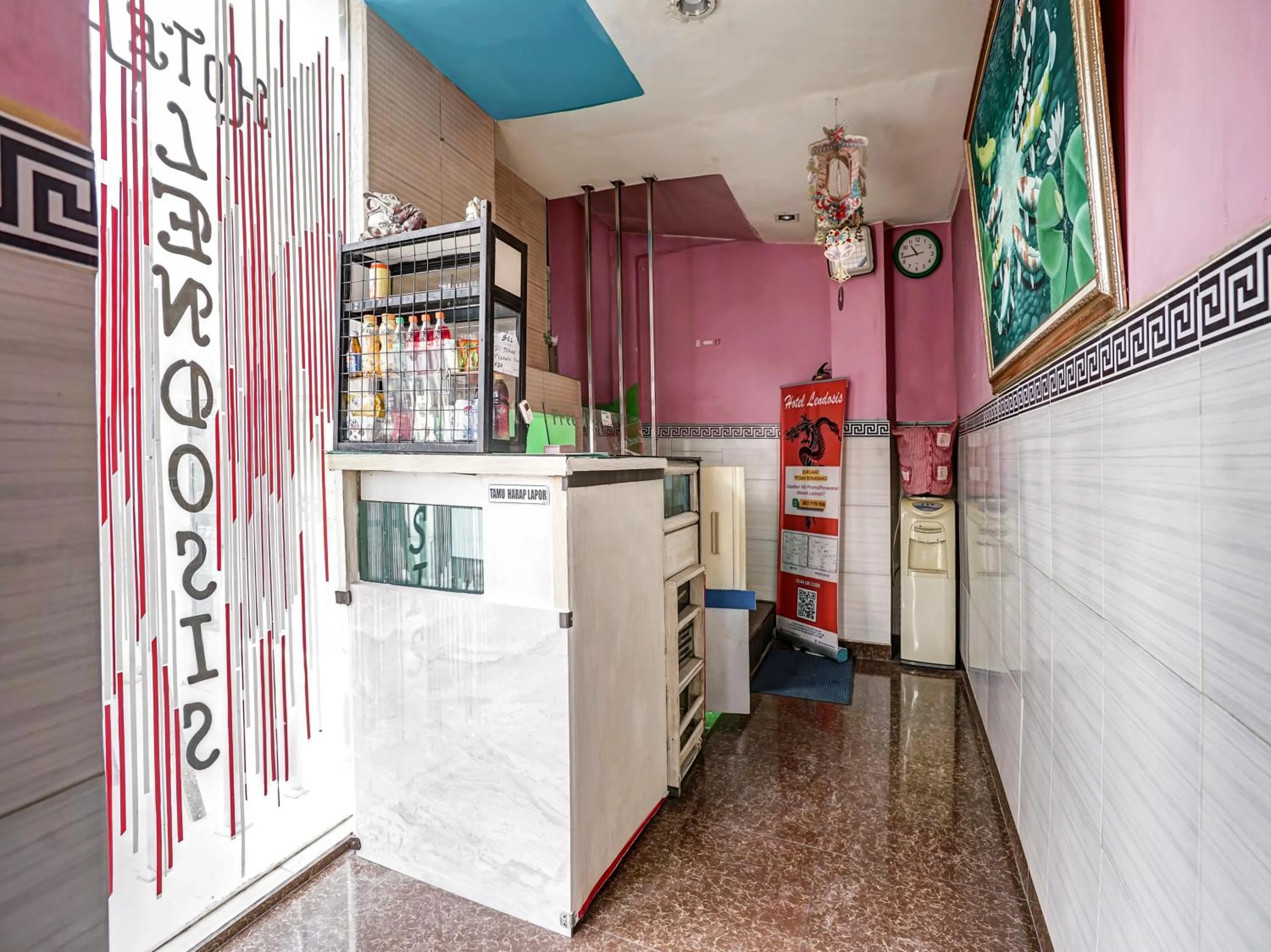 Lobby or reception, Kitchen/Kitchenette in OYO 90158 Hotel Lendosis Perintis Kemerdekaan