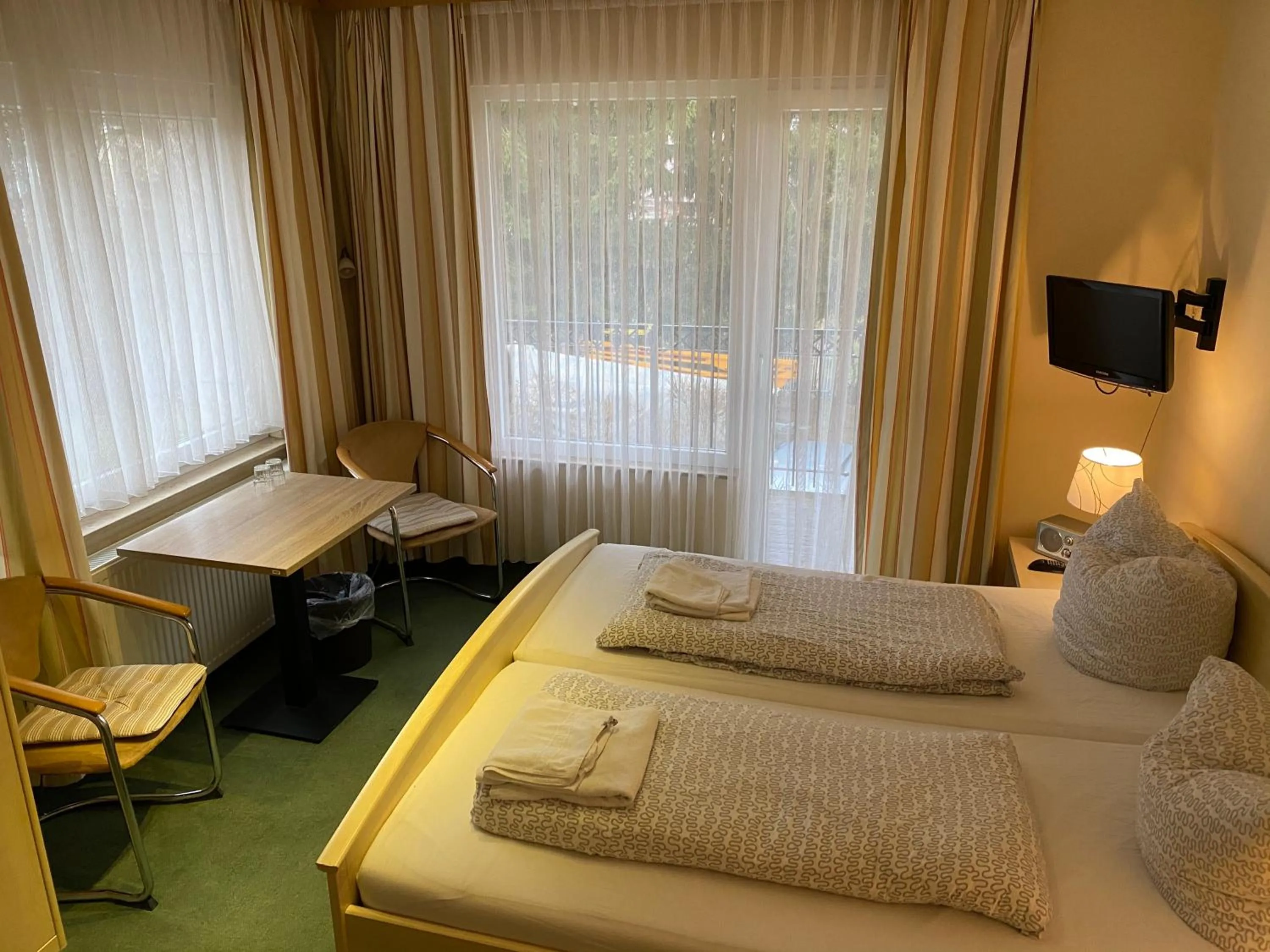 Communal lounge/ TV room, Bed in Harzidyll