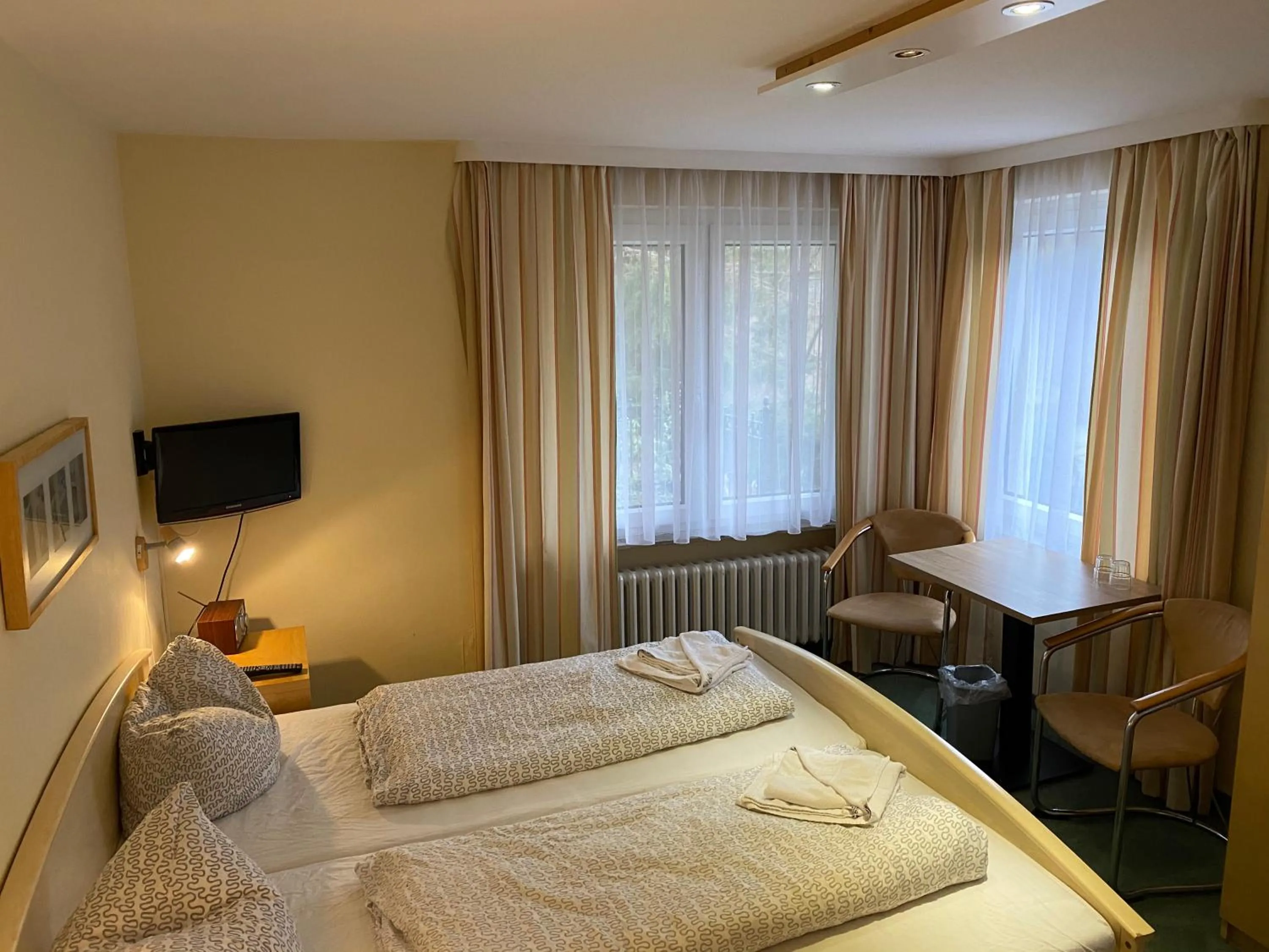 Communal lounge/ TV room, Bed in Harzidyll